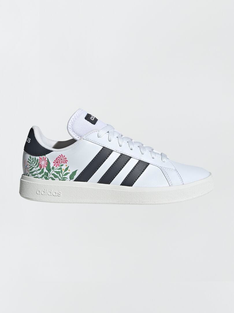 Adidas 'Grand Court' sneakers met bloemenprint - wit