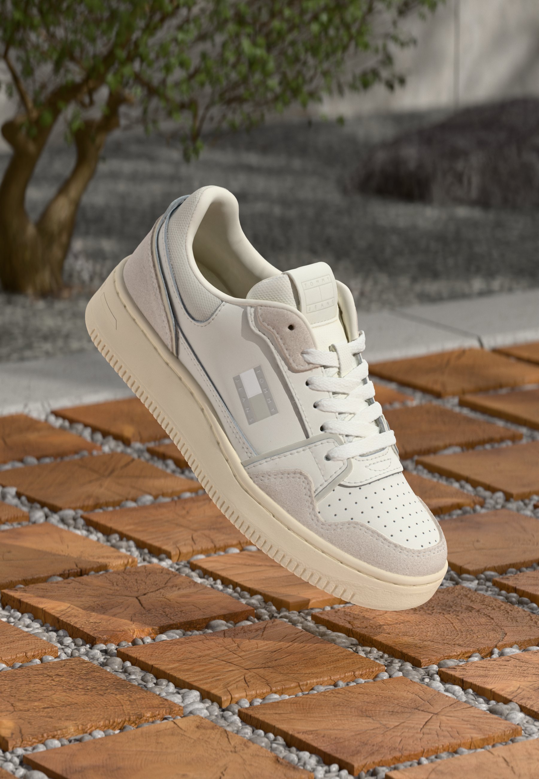 Tommy Jeans RETRO BASKET - Sneakers - ecru/stratusgrijs