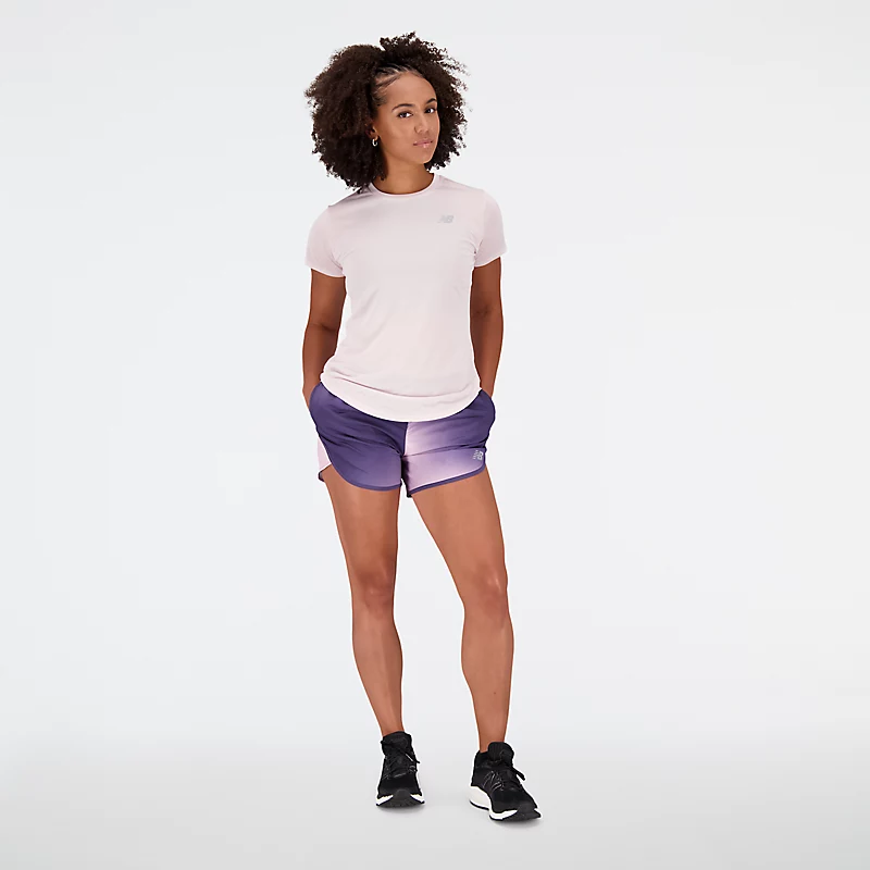 Shorts femininos estampados Accelerate de 5 polegadas - LILAC CLOUD