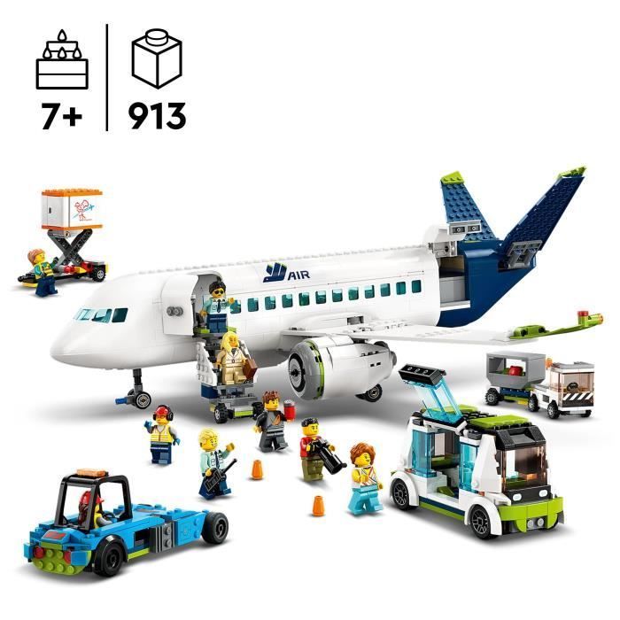 LEGO® City 60367 L’Avion de Ligne, Jouet avec Bus de l'Aéroport, Remorqueur, Camion à Bagages et 9 Minifigurines