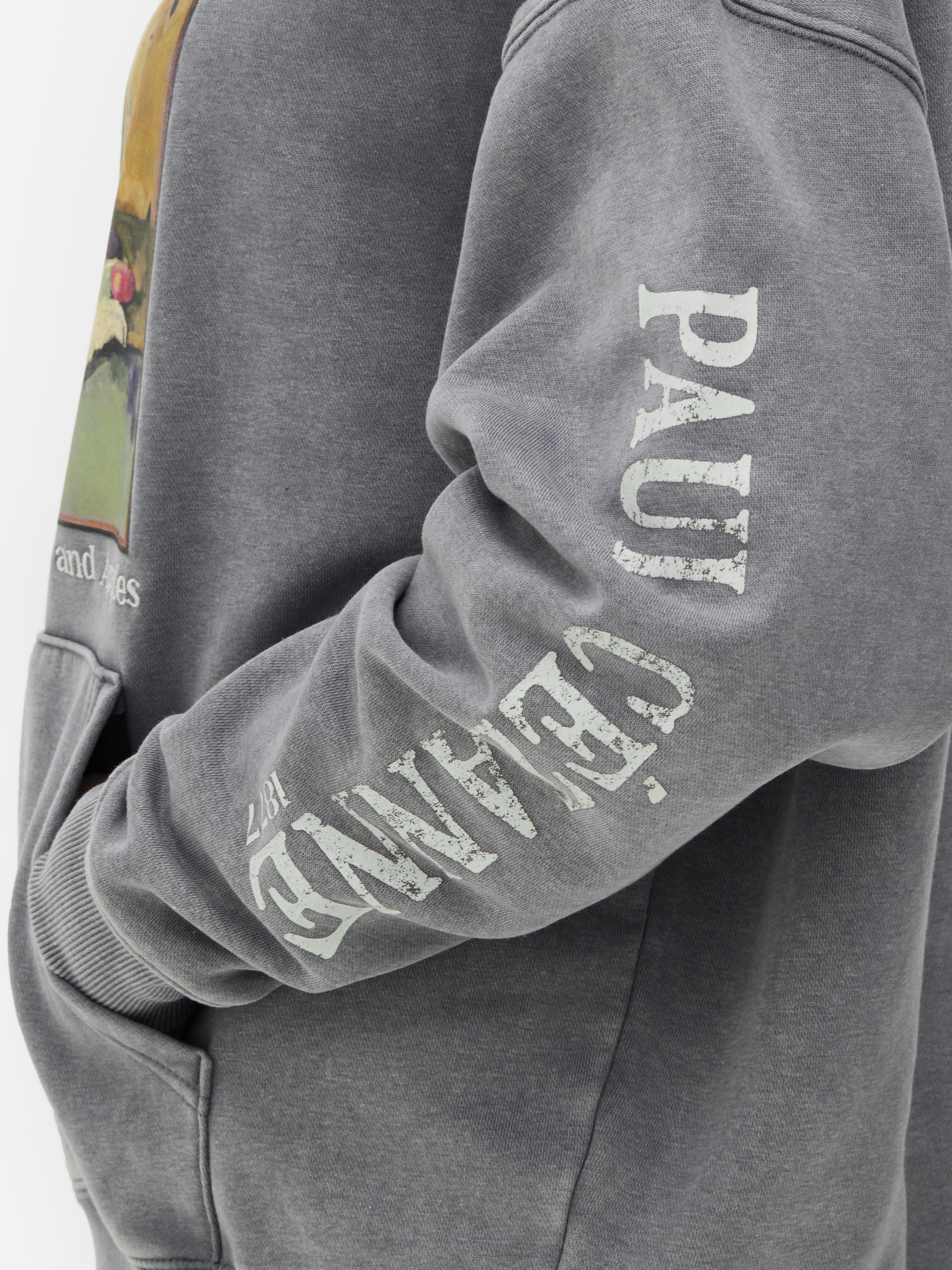 Kapuzenpullover mit Stillleben von Paul Cézanne Ein Vintage-Kapuzenpullover mit Paul Cézannes Stillleben mit Krug, Tasse und Äpfeln