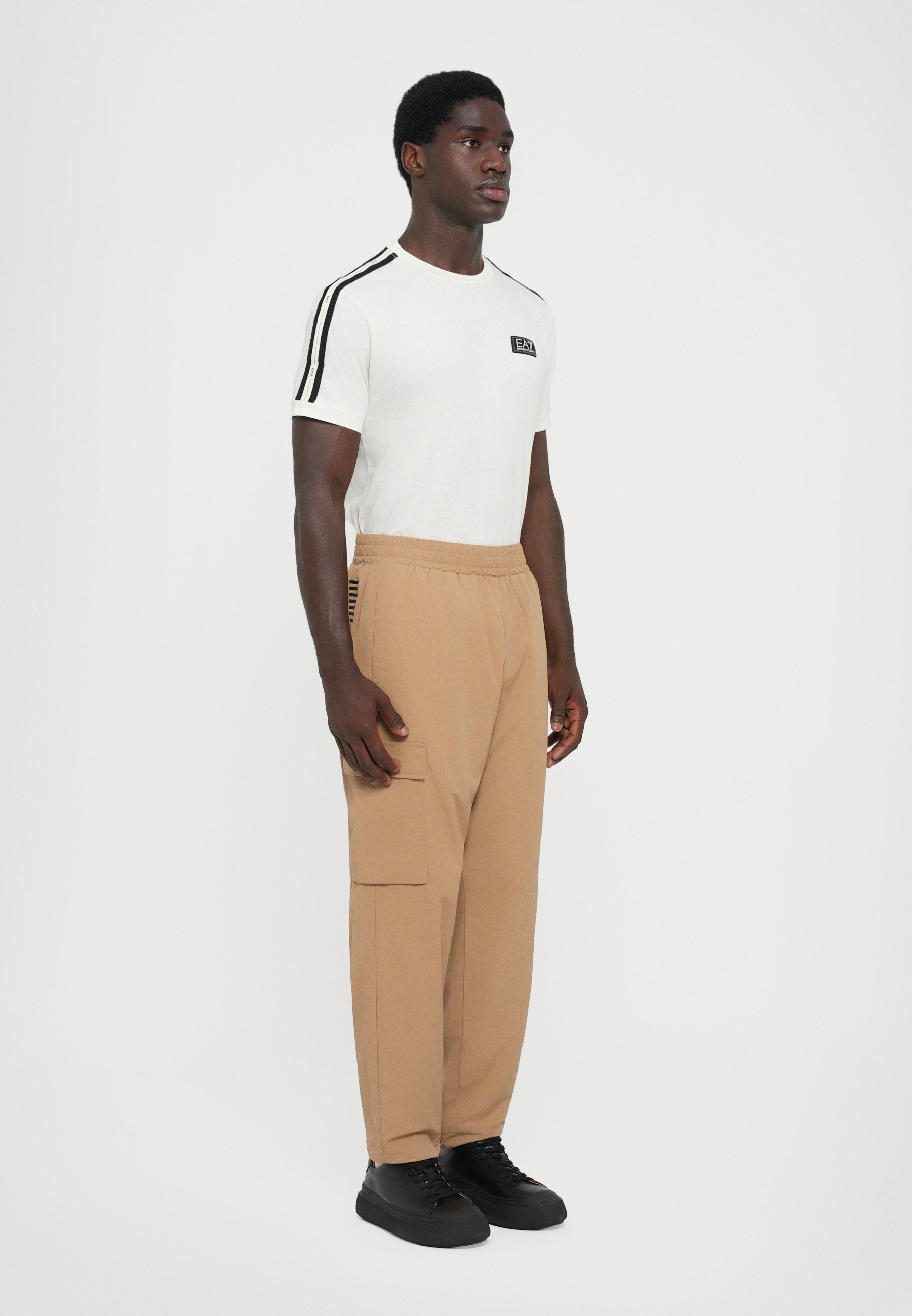 EA7 Emporio Armani TRAIN CORE PANTS - Pantaloni cargo - occhio di tigre