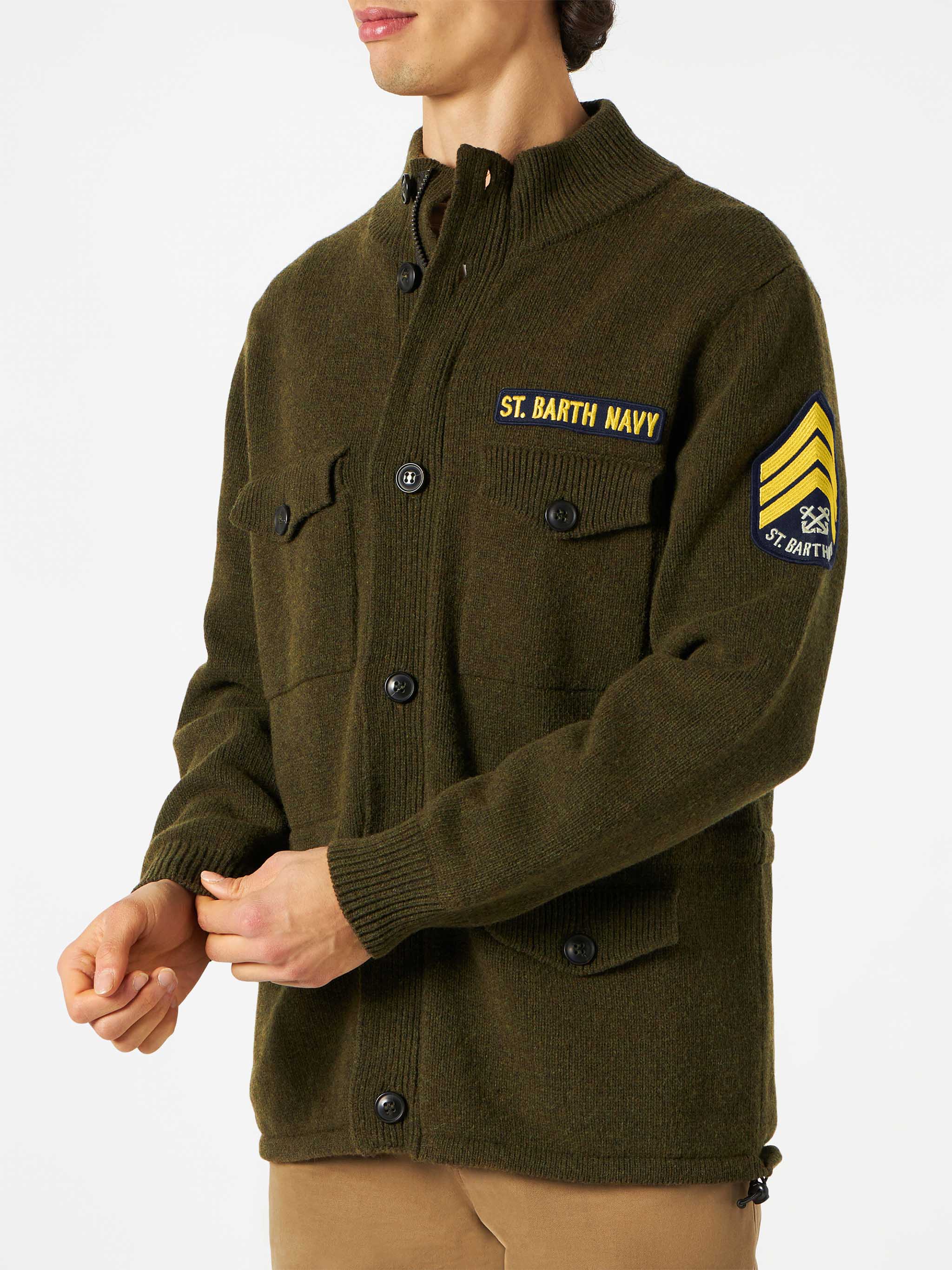 Veste de terrain tricotée avec écusson
