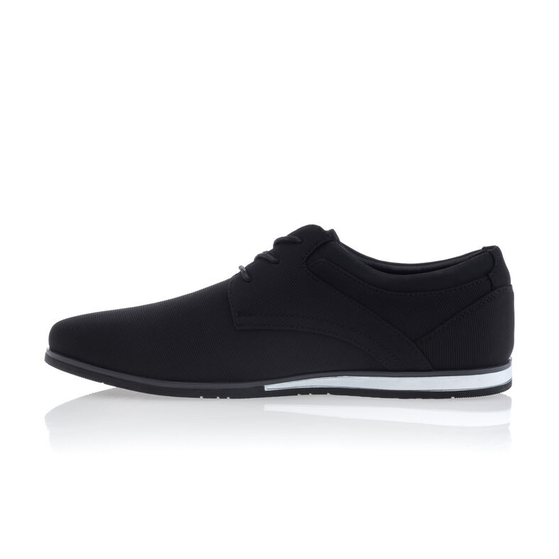 Zapatos negros con cordones para niño