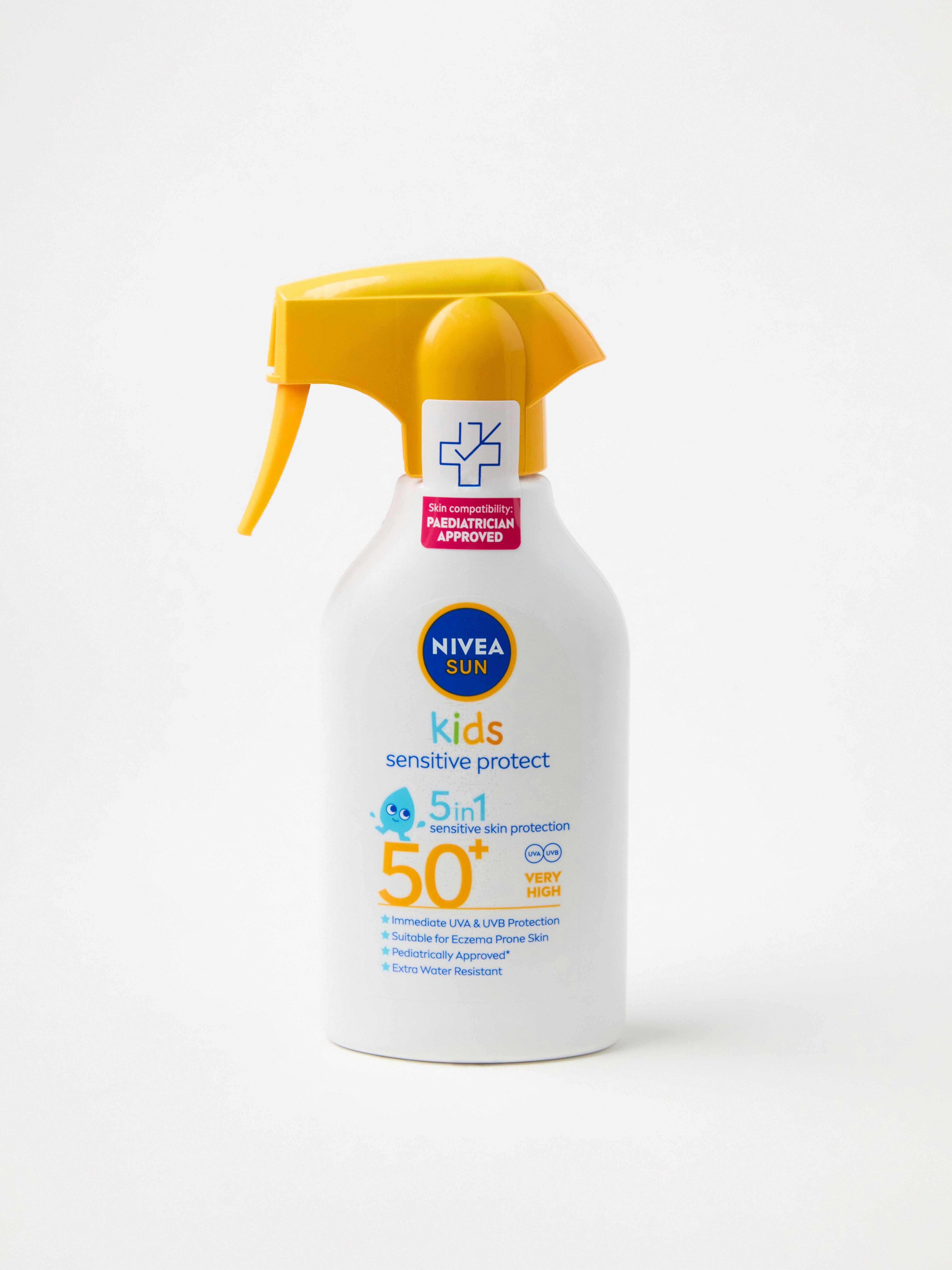 NIVEA Kids Sensitive Protect & Play Sun Trigger Spray SPF 50 Ingen farve