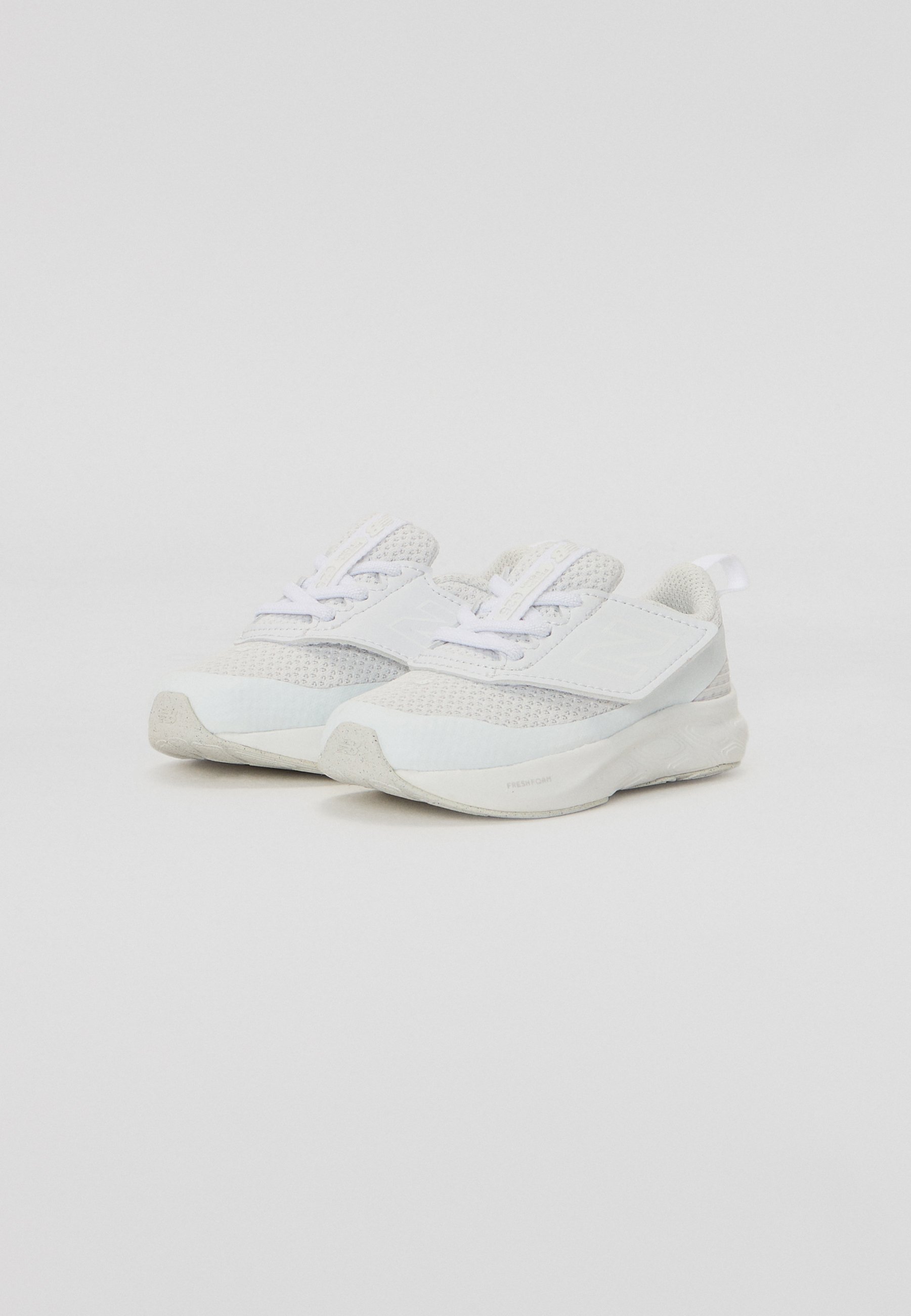 New Balance FRESH FOAM 625 UNISEX - Hardloopschoenen voor op de weg - wit