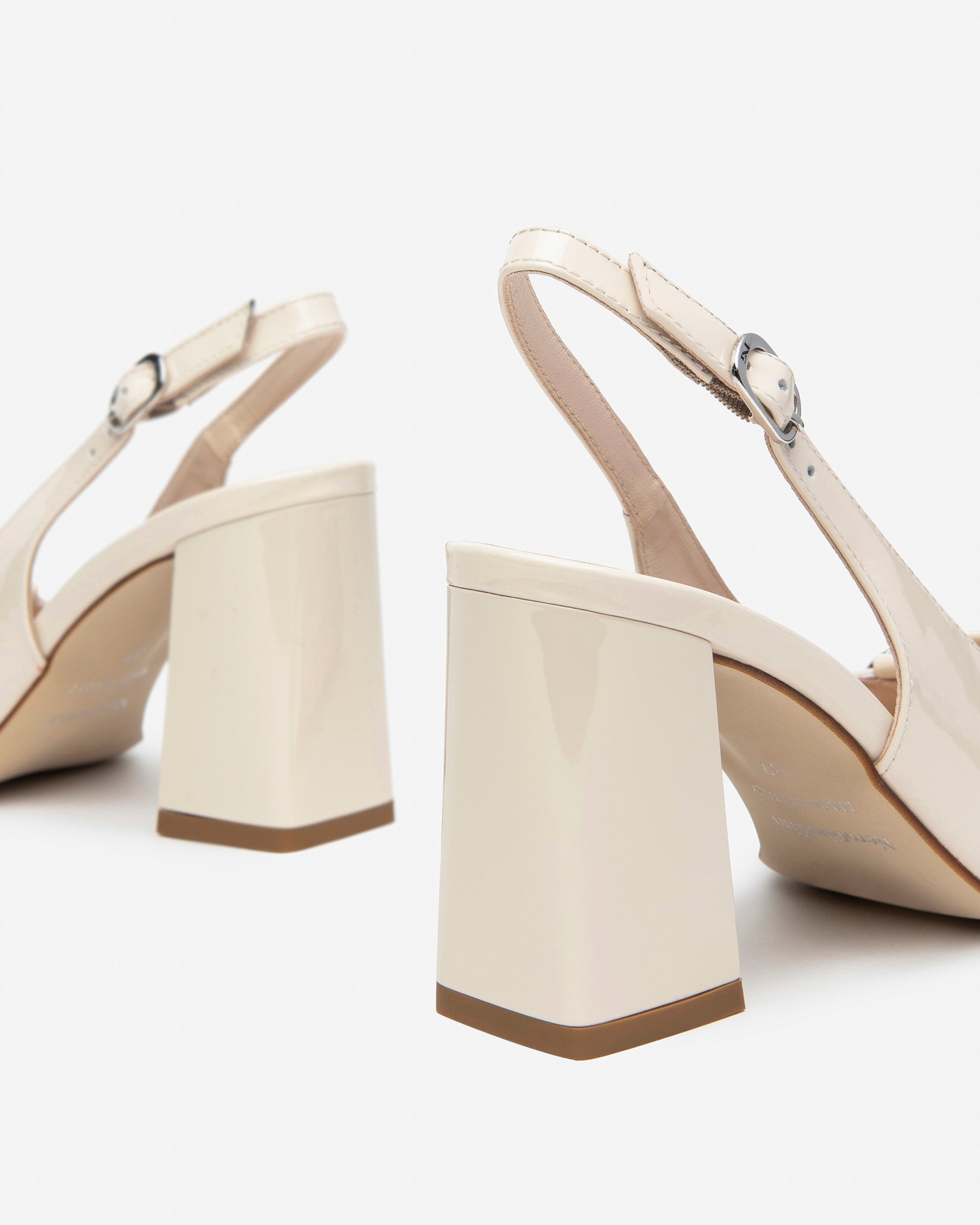  Damen-Pumps aus Lackleder
