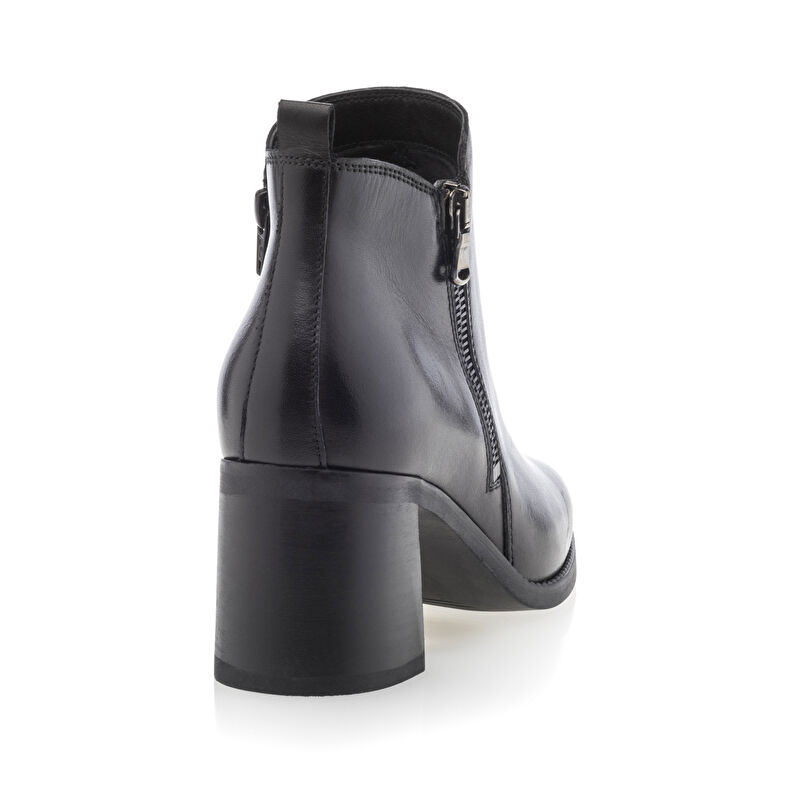 Schwarze Damenstiefel / Stiefeletten