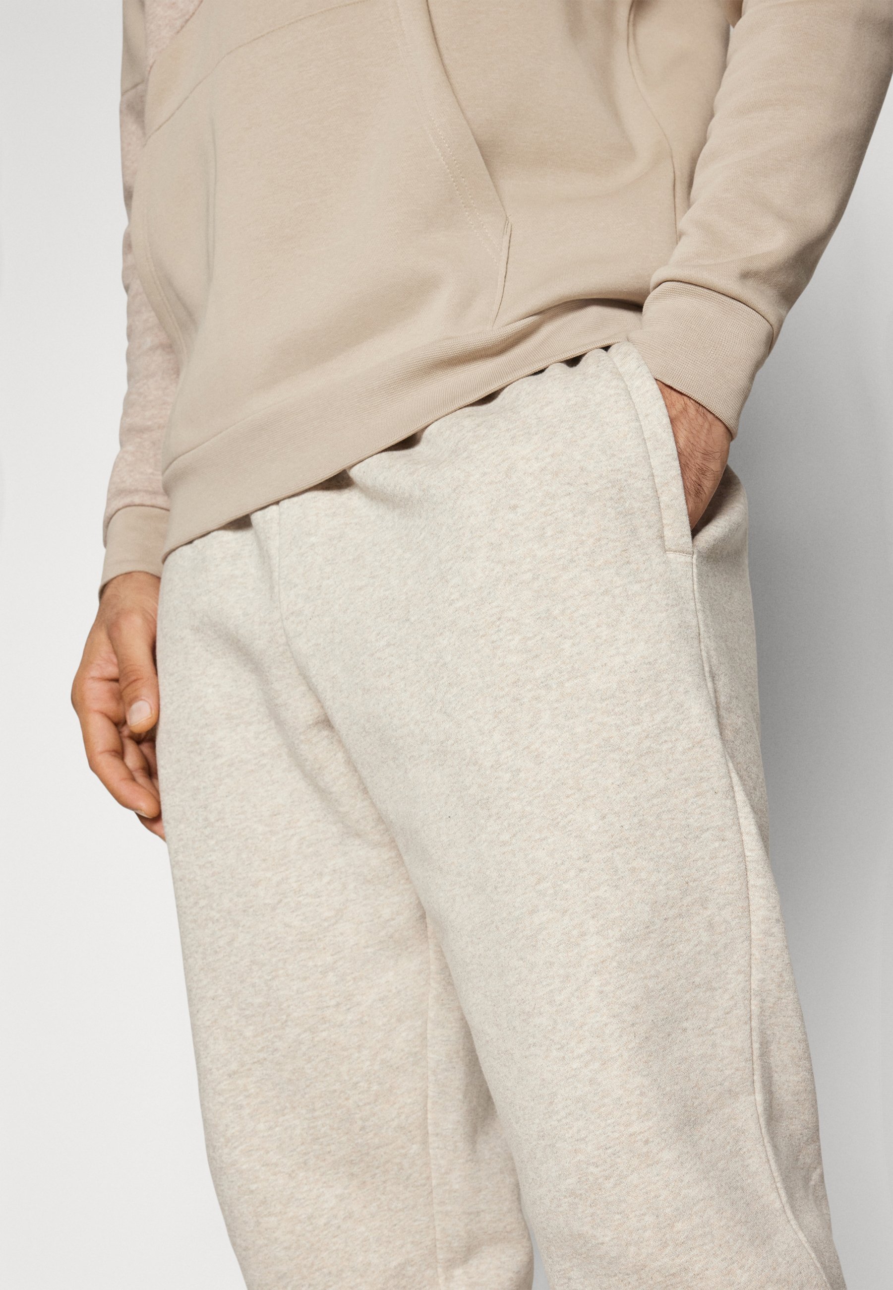 Under Armour ICON FLEECE - Trainingshose - Timberwolf Taupe Light/Timberwolf Taupe