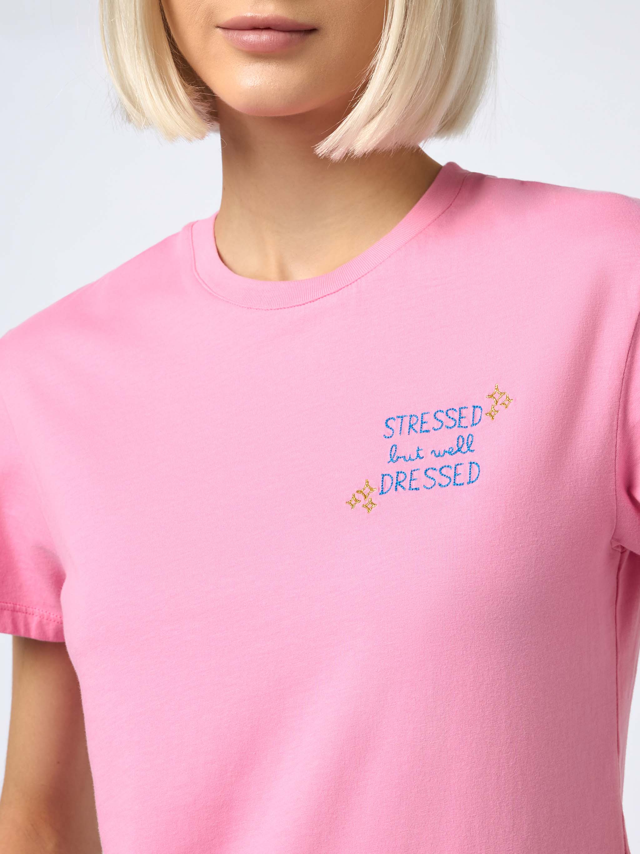 Emilie dames T-shirt met ronde hals van katoenen jersey met Stres-borduurwerk.
