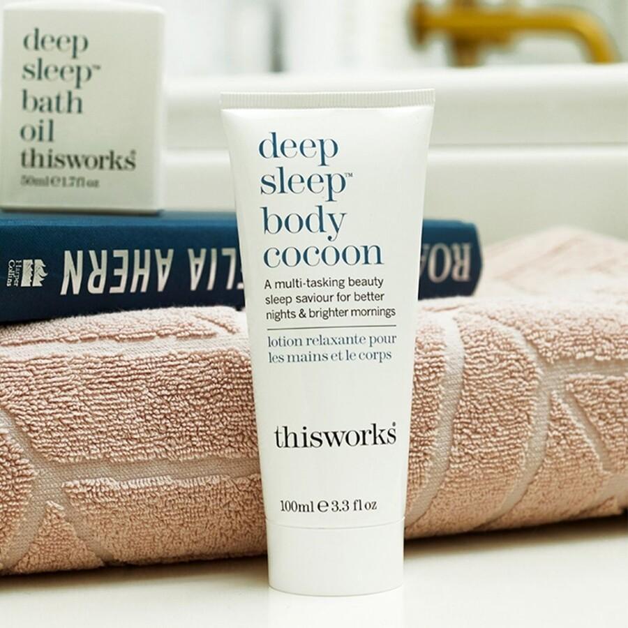 This Works njega protiv starenja Sleep Deep Sleep Body Cocoon - 100 ml