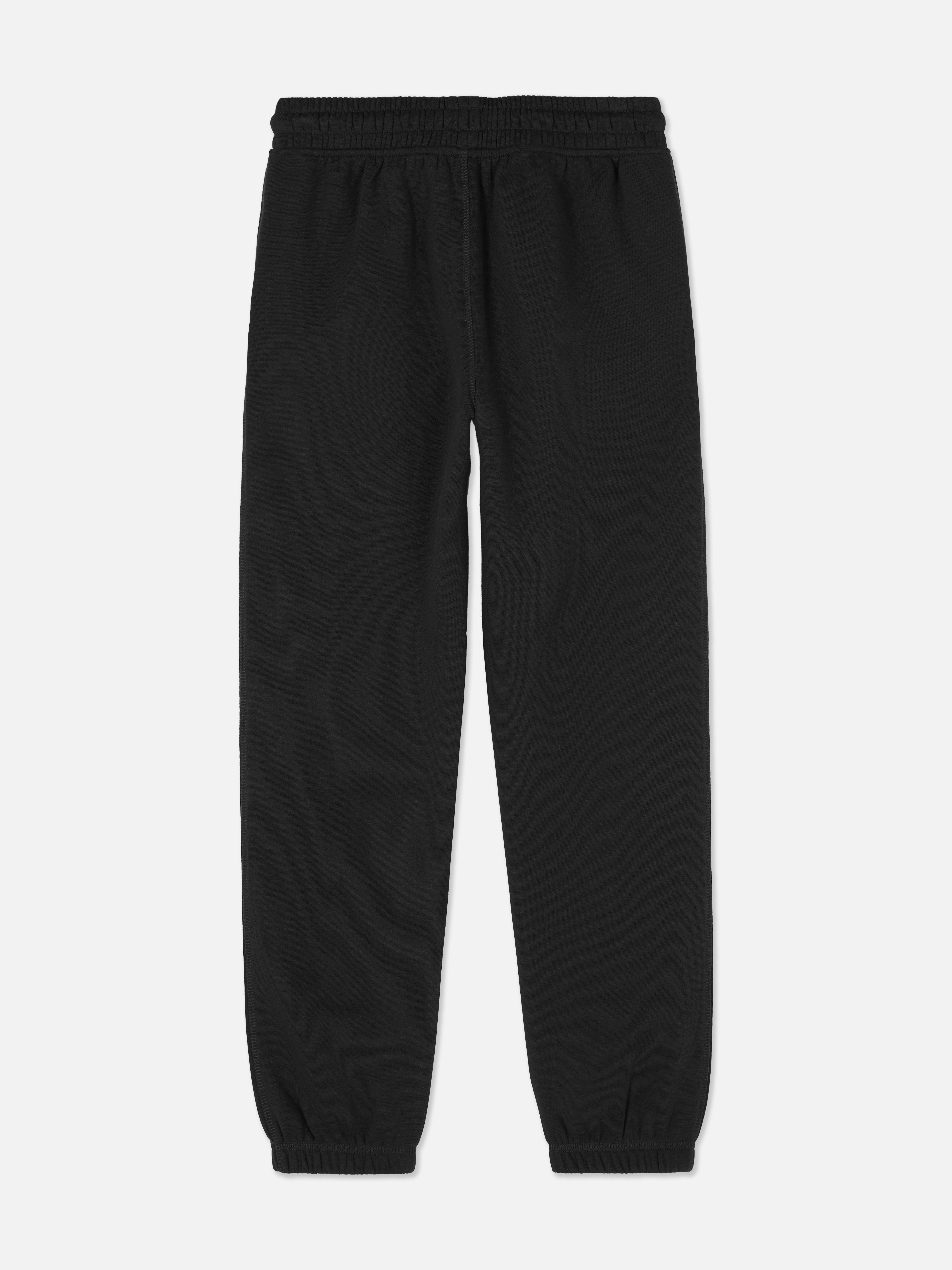 Jogginghose für Jungen mit Bund und Kordelzug. Lässige und bequeme Jogginghose mit Kordelzug im Bund, Seitentaschen und Bündchen.