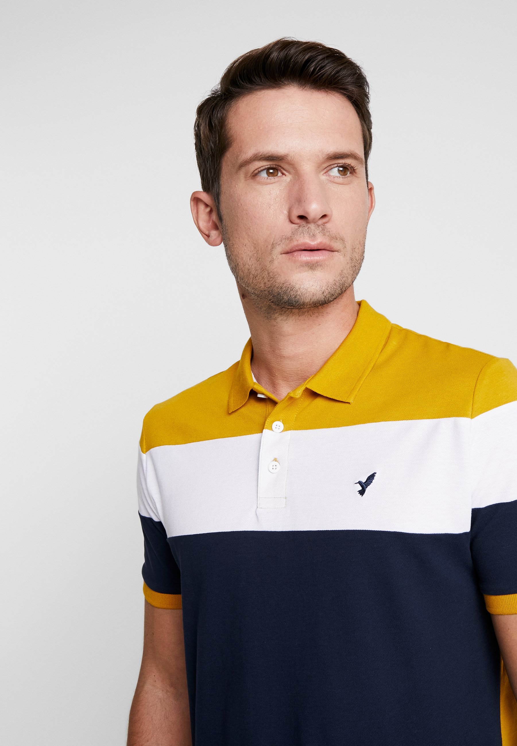Pier One SLIM - Polo - bleu foncé/moutarde