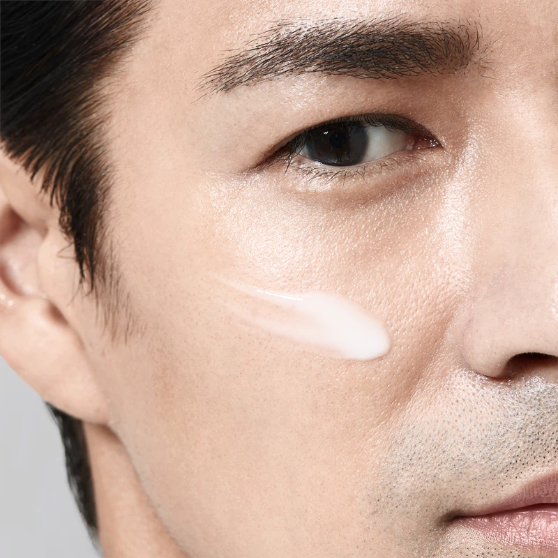 Shiseido Men Fluido Hidratante Energizante Extra Leve com propriedades regeneradoras