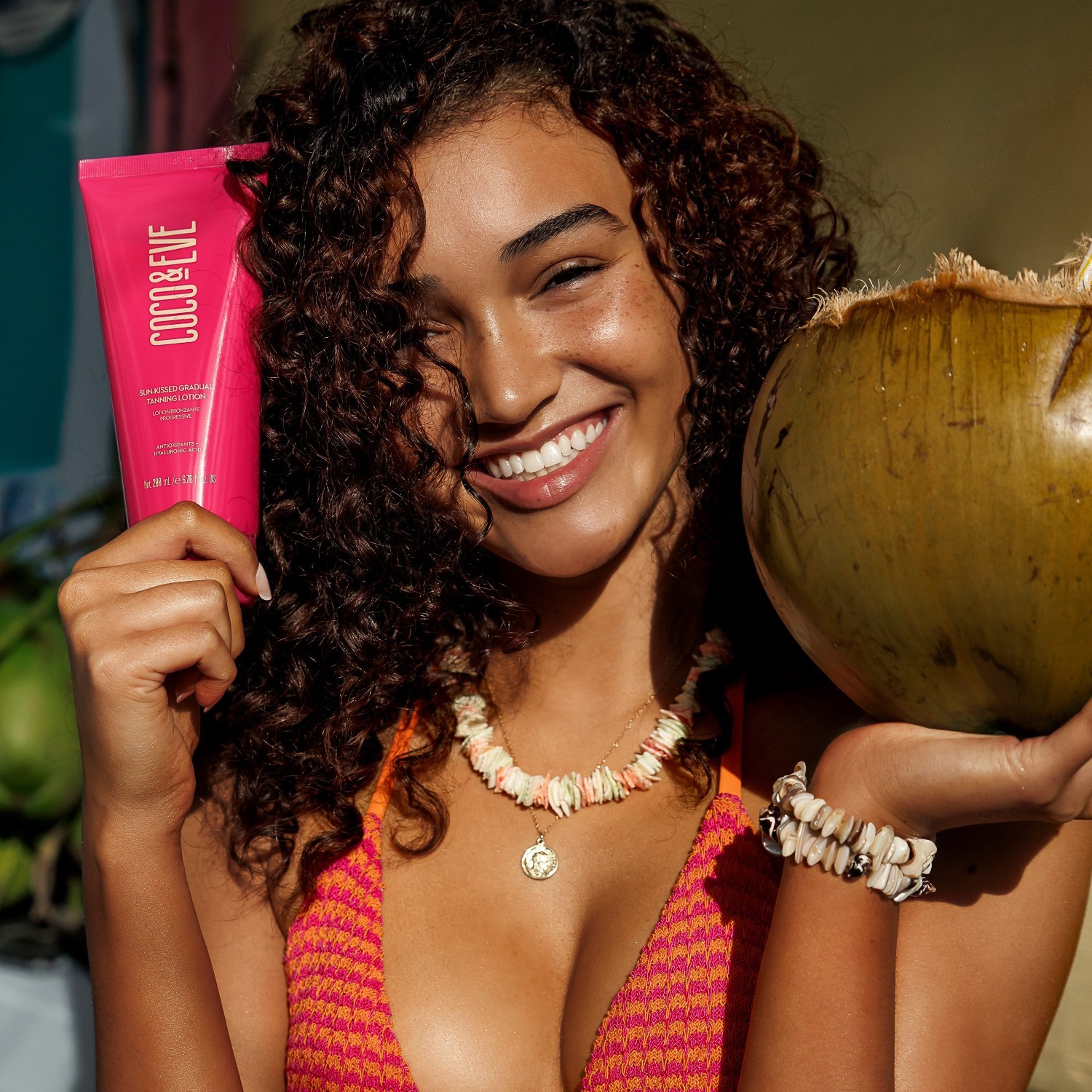 „Coco & Eve“ savaiminio įdegio losjonas „Sun-kissed“ švelniam, laipsniškam įdegiui – 200 ml