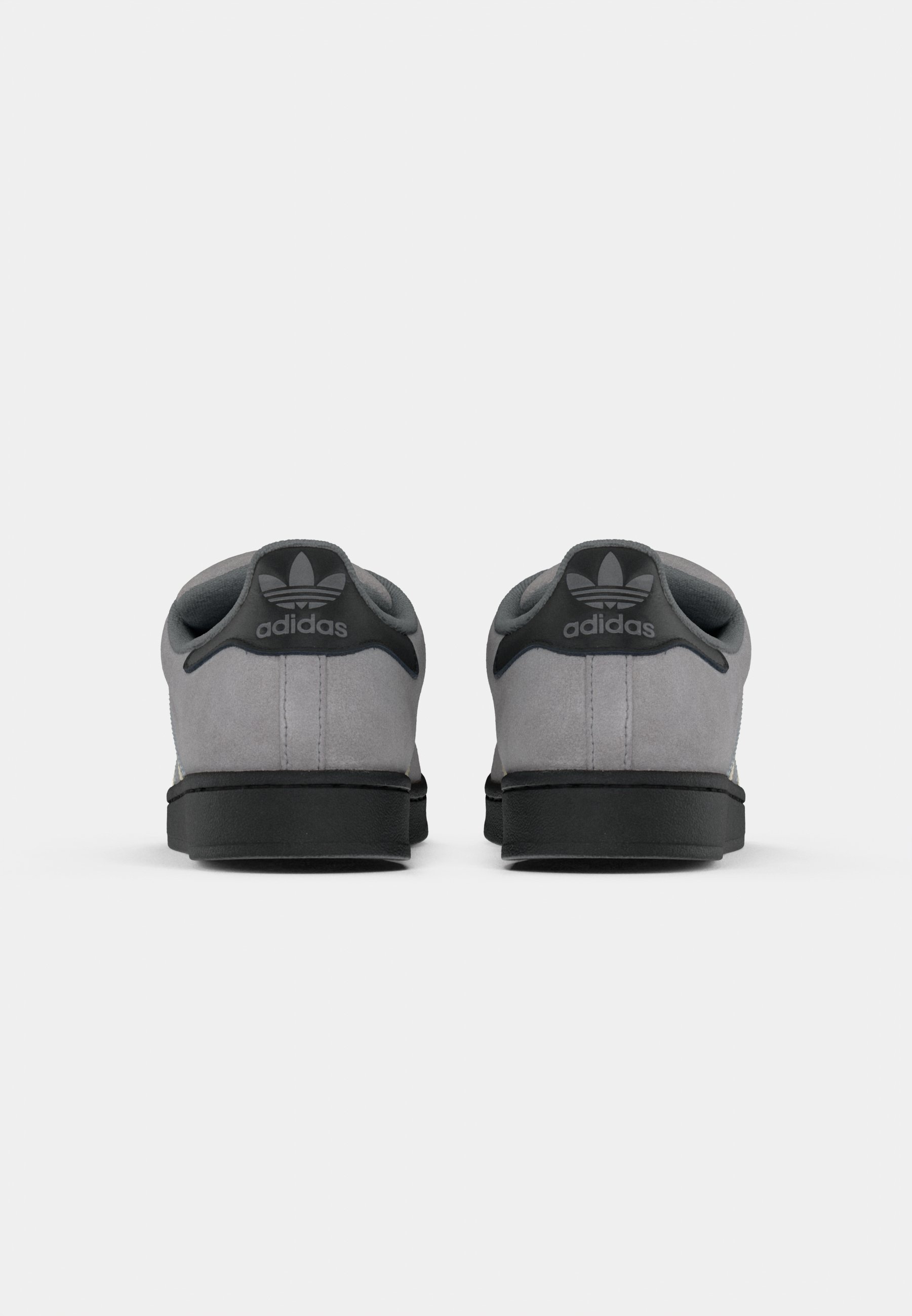adidas Originalsi madala säärega tossud