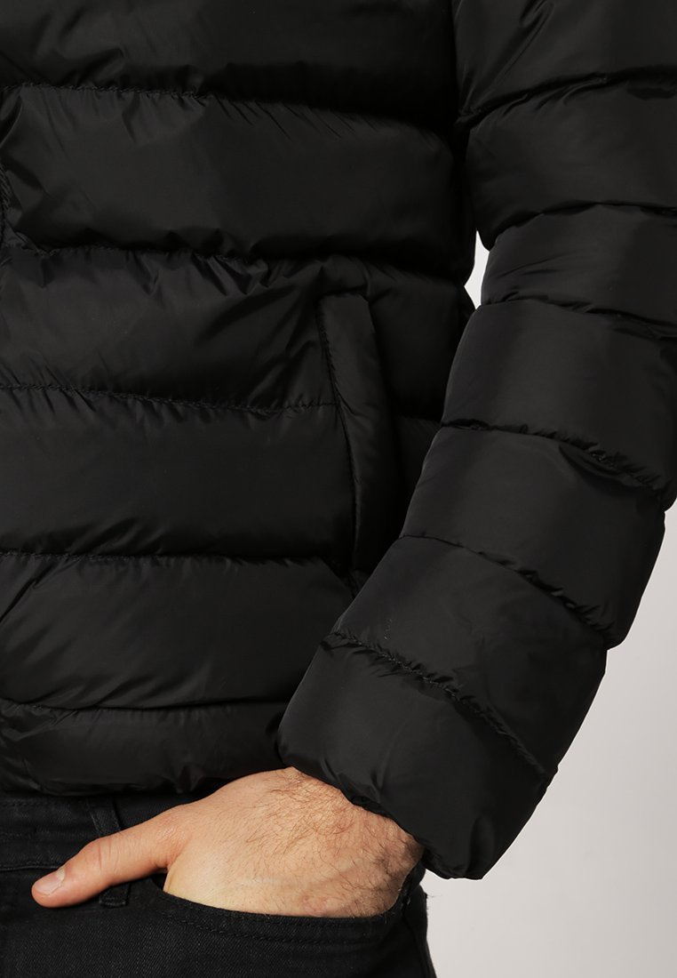 Giacca invernale Urban Classics BASIC BUBBLE JACKET - nero/bianco/nero