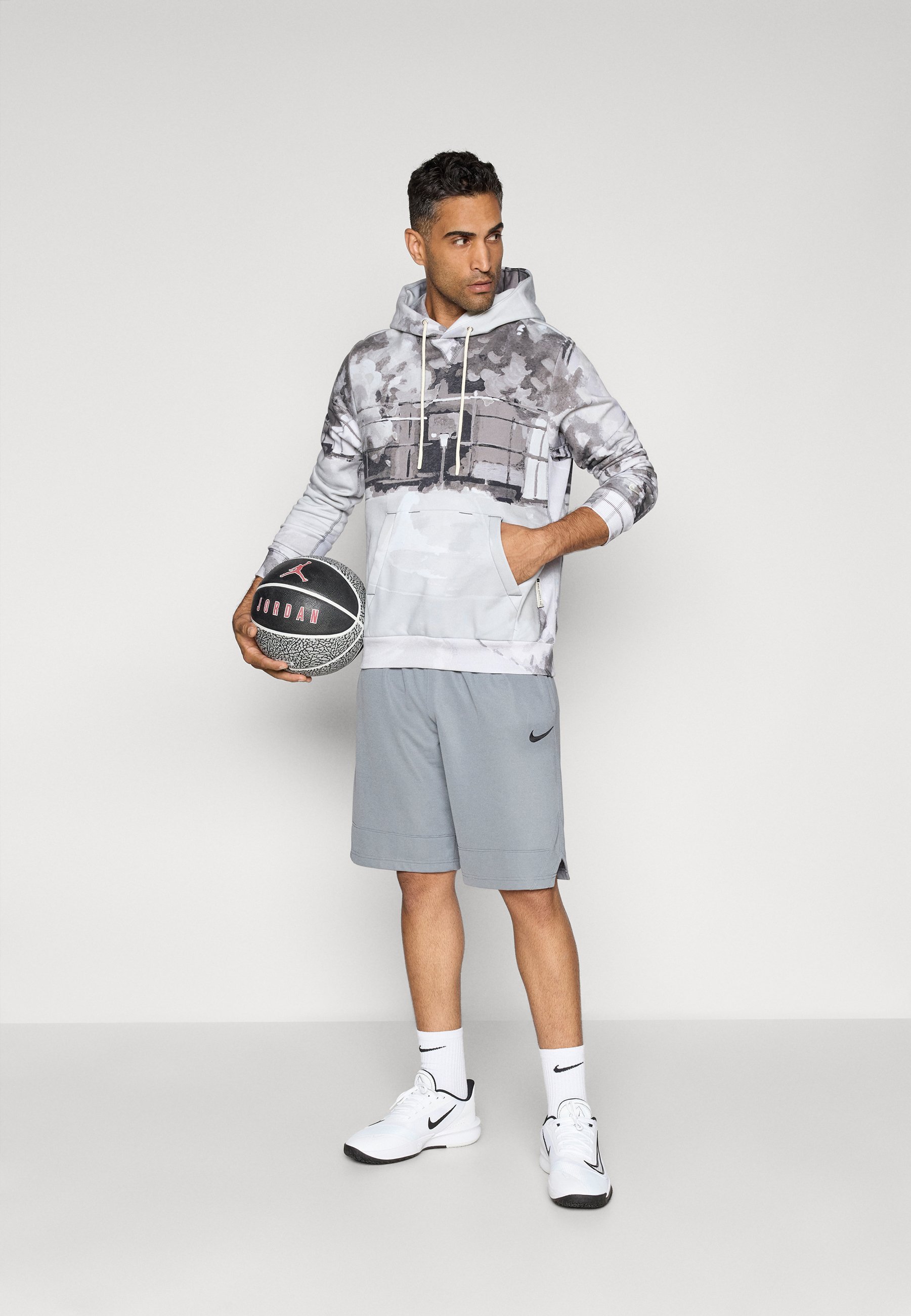 Sweat à capuche Nike Performance STANDARD ISSUE AOP - Gris fer/Ivoire pâle