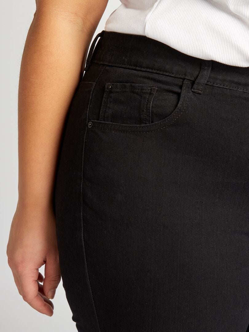 Calça jeans slim - tamanho 30 - preta