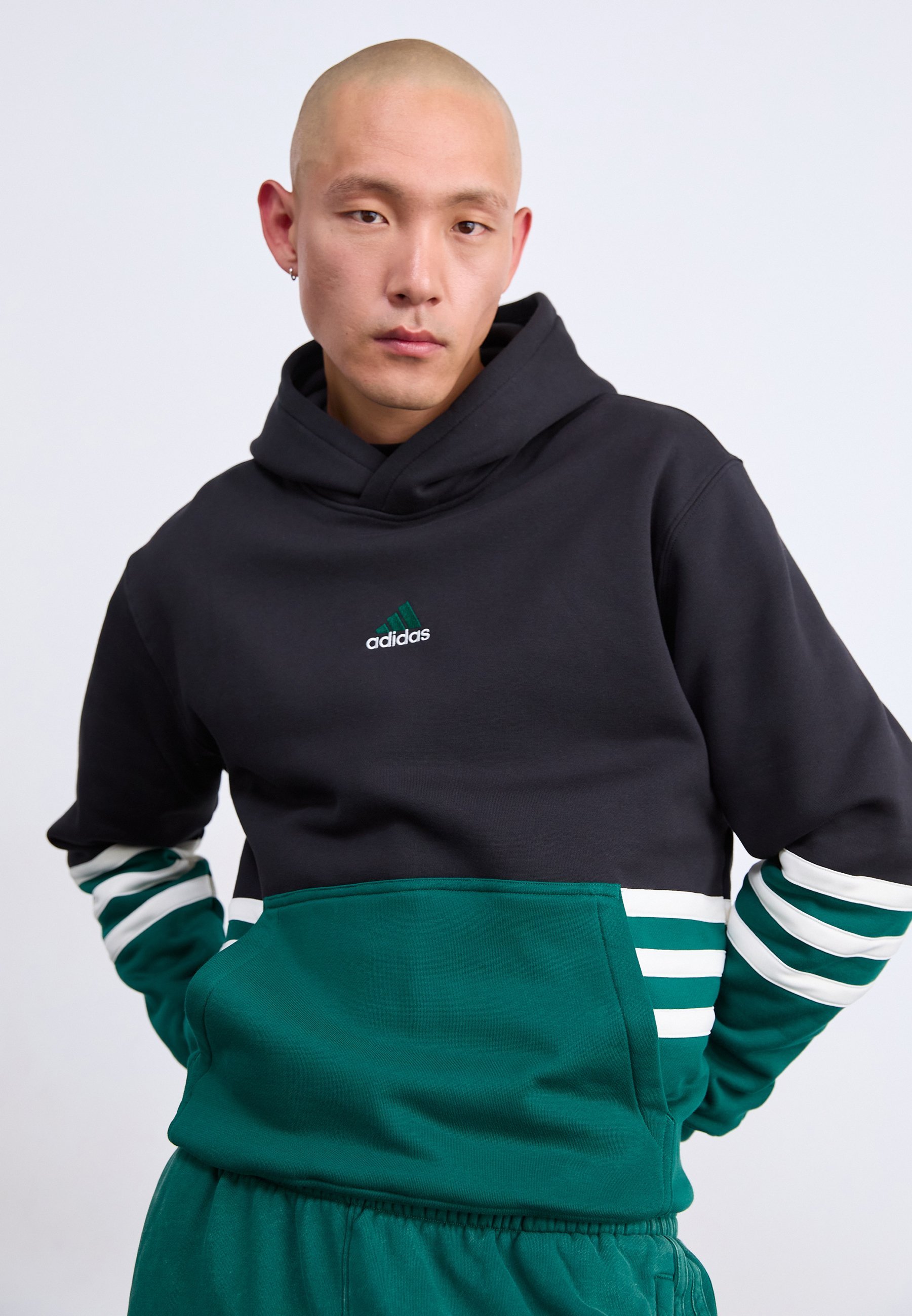 adidas Originalsi kapuutsiga dressipluusid