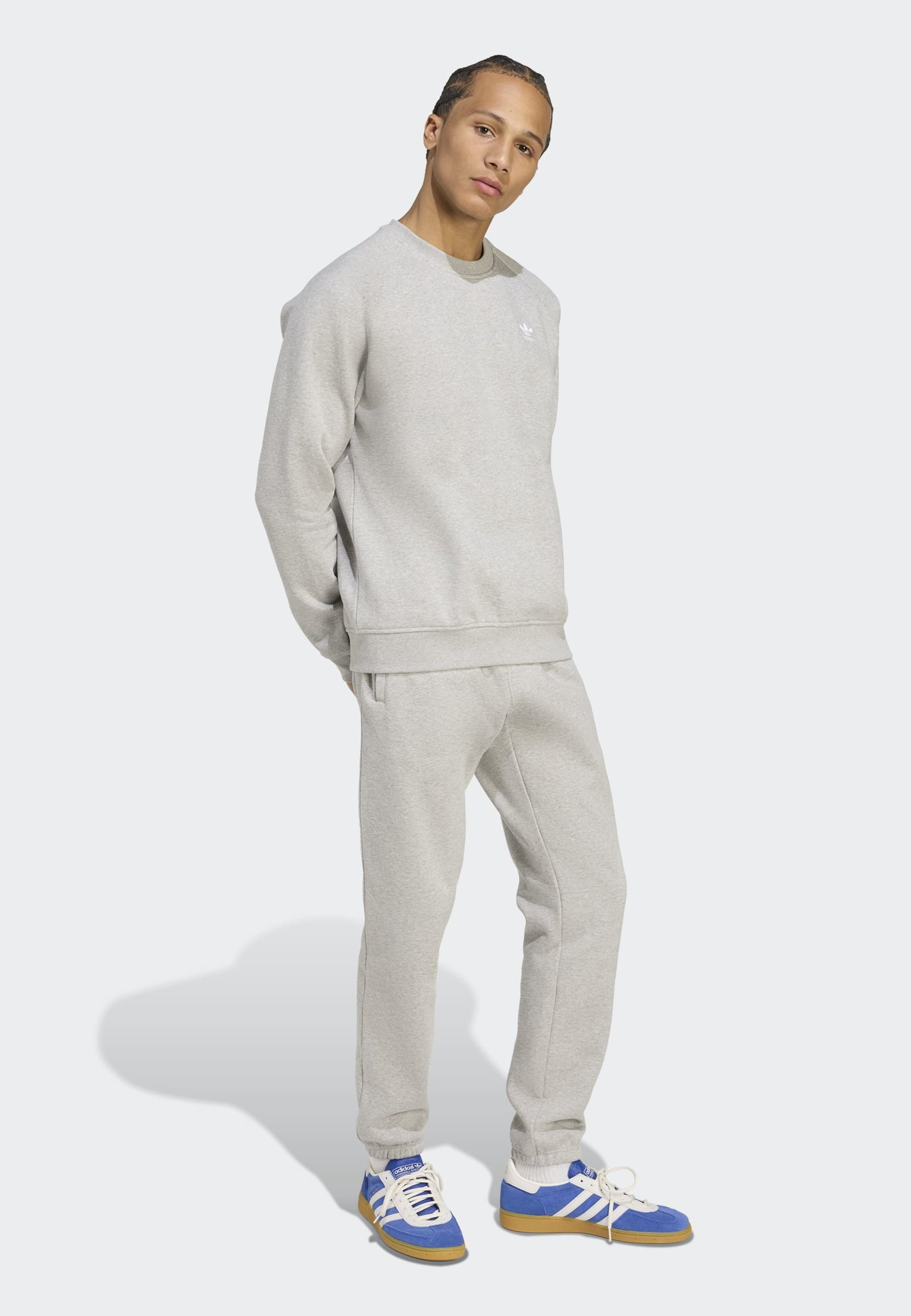 adidas Originals ESS CREW - Sweat-shirt - gris chiné moyen et blanc