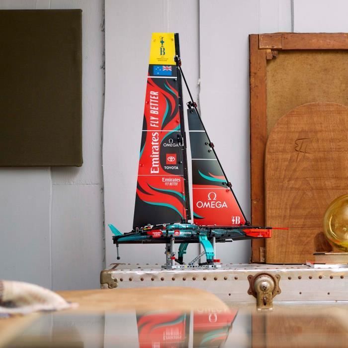 LEGO® Technic 42174 Yacht Emirates Team New Zealand AC75 - Kit di costruzione per adulti