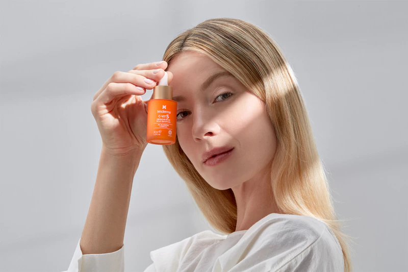 Sérum lipossomal Sesderma C-Vit 5 com efeito iluminador.