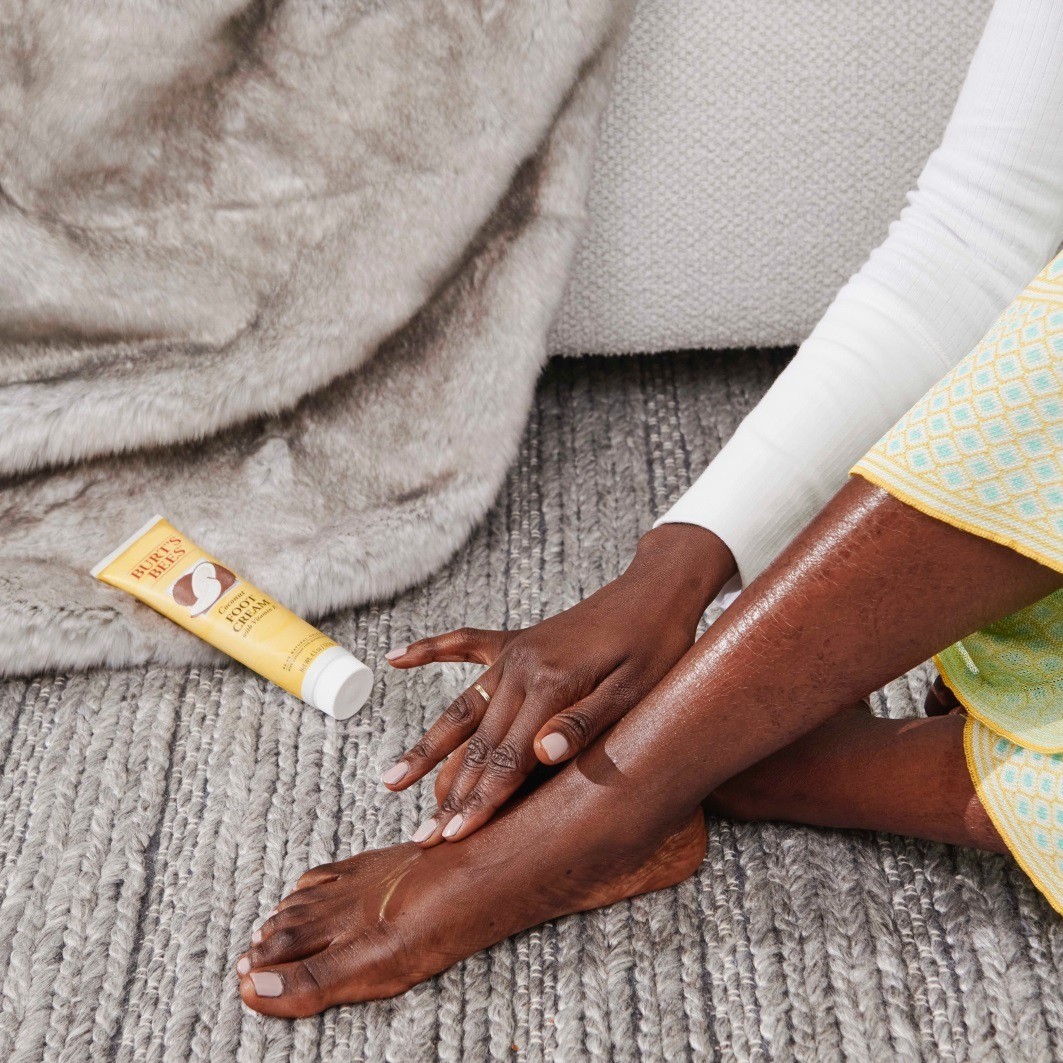 Burt's Bees Kokosový krém na nohy - 121 g