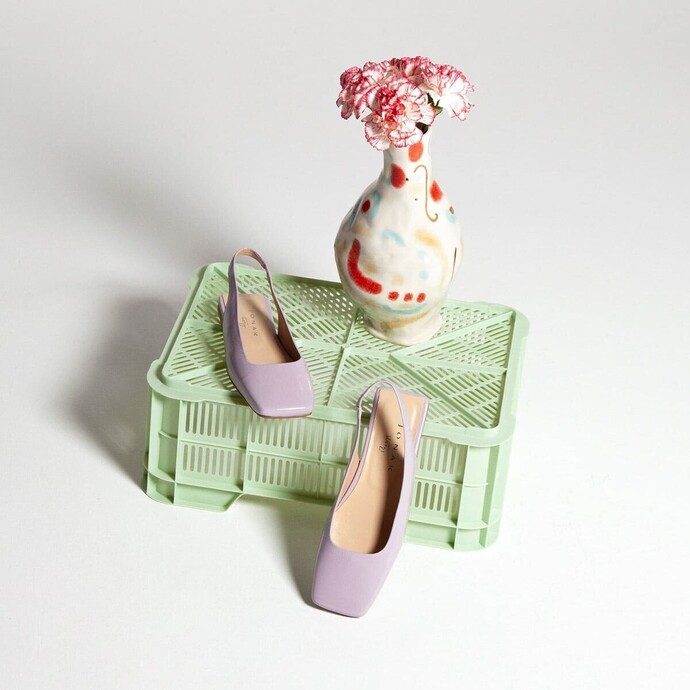 Ballerines Slingback à bouts carrés  en cuir vernis lilas