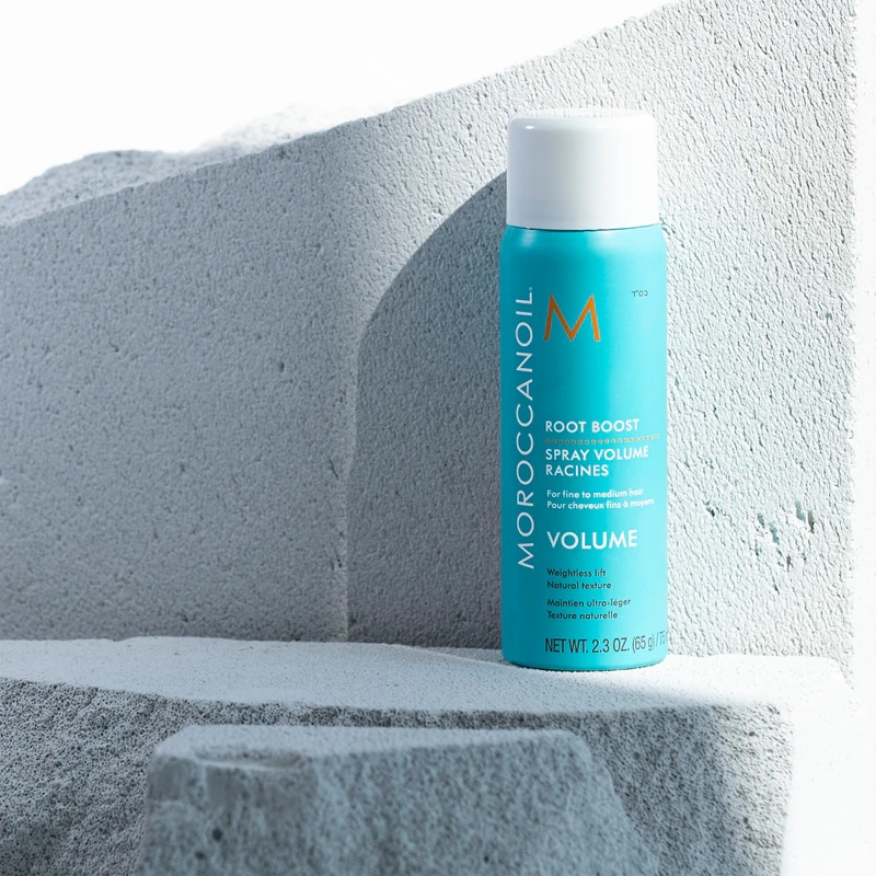Sprej za oblikovanje Moroccanoil Volume Root Boost doda volumen od korenin