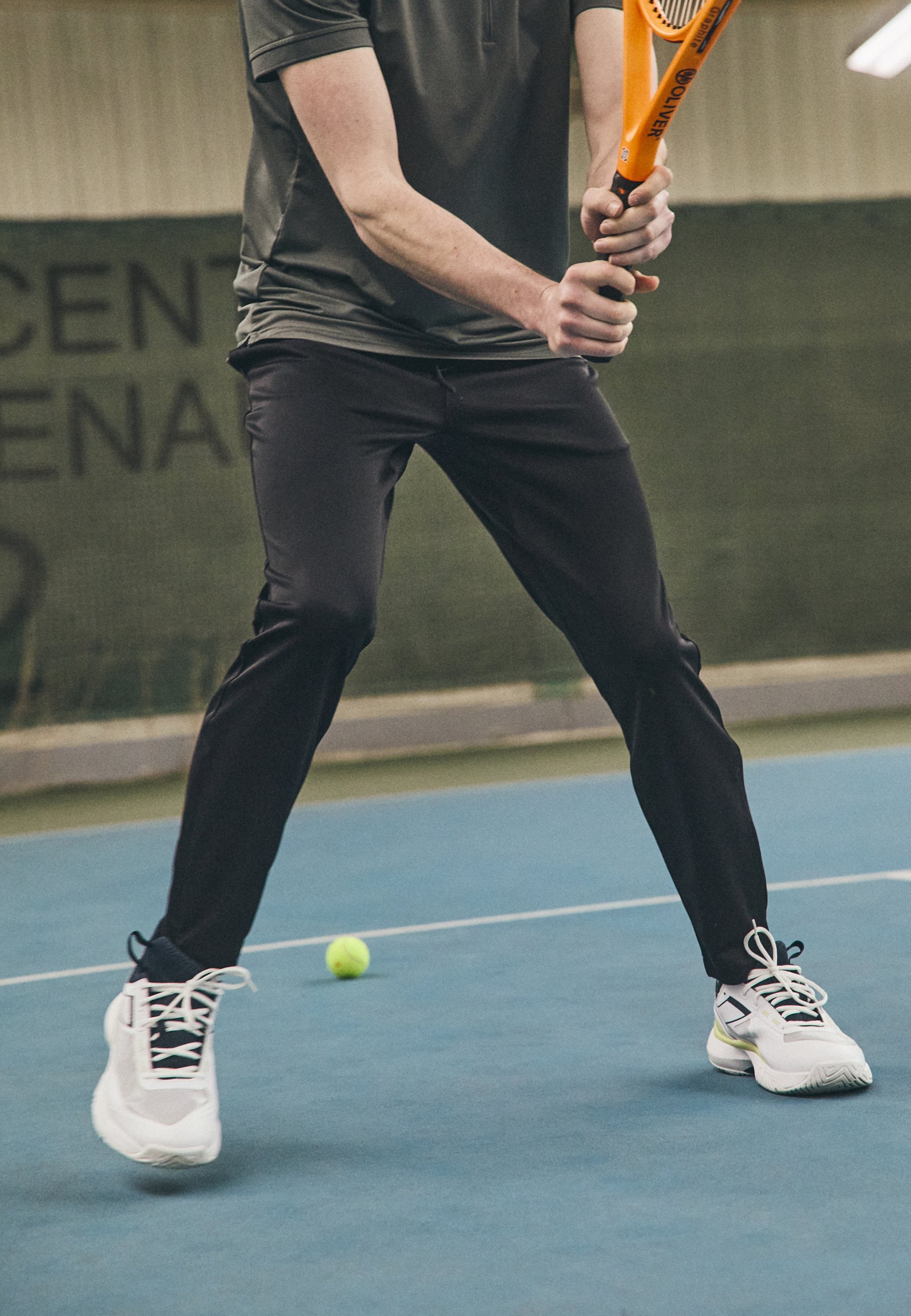 Björn Borg ESSENTIAL ACTIVE PANTS sportinės kelnės - juodos spalvos