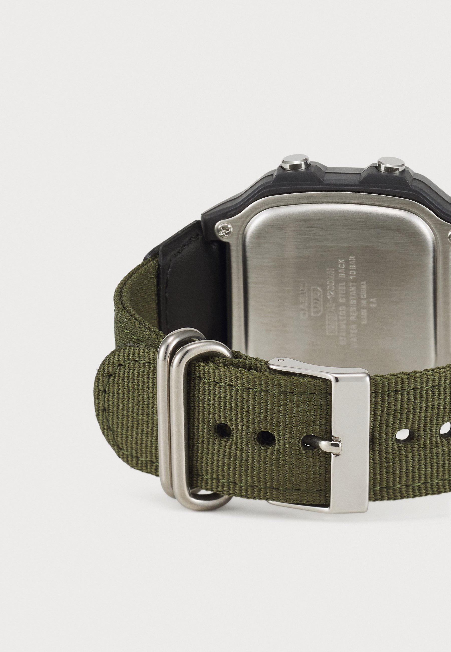 Montre numérique Casio - verte