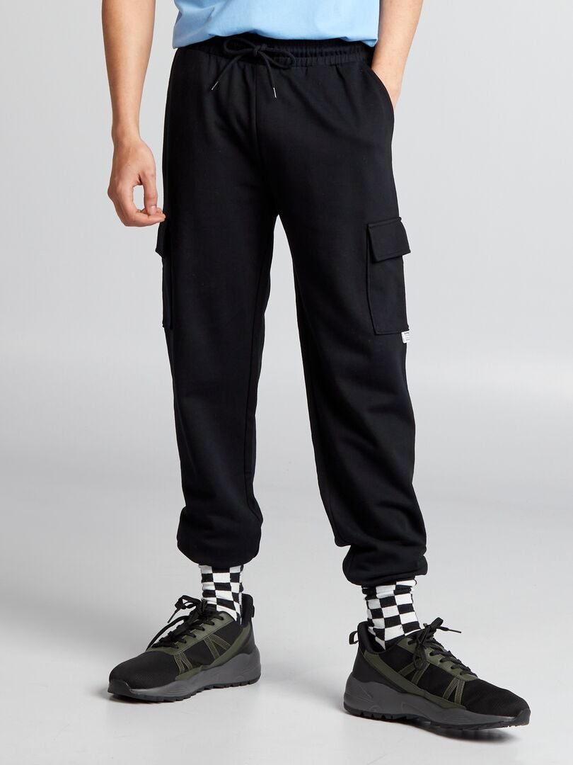 Calça de moletom com vários bolsos - preta