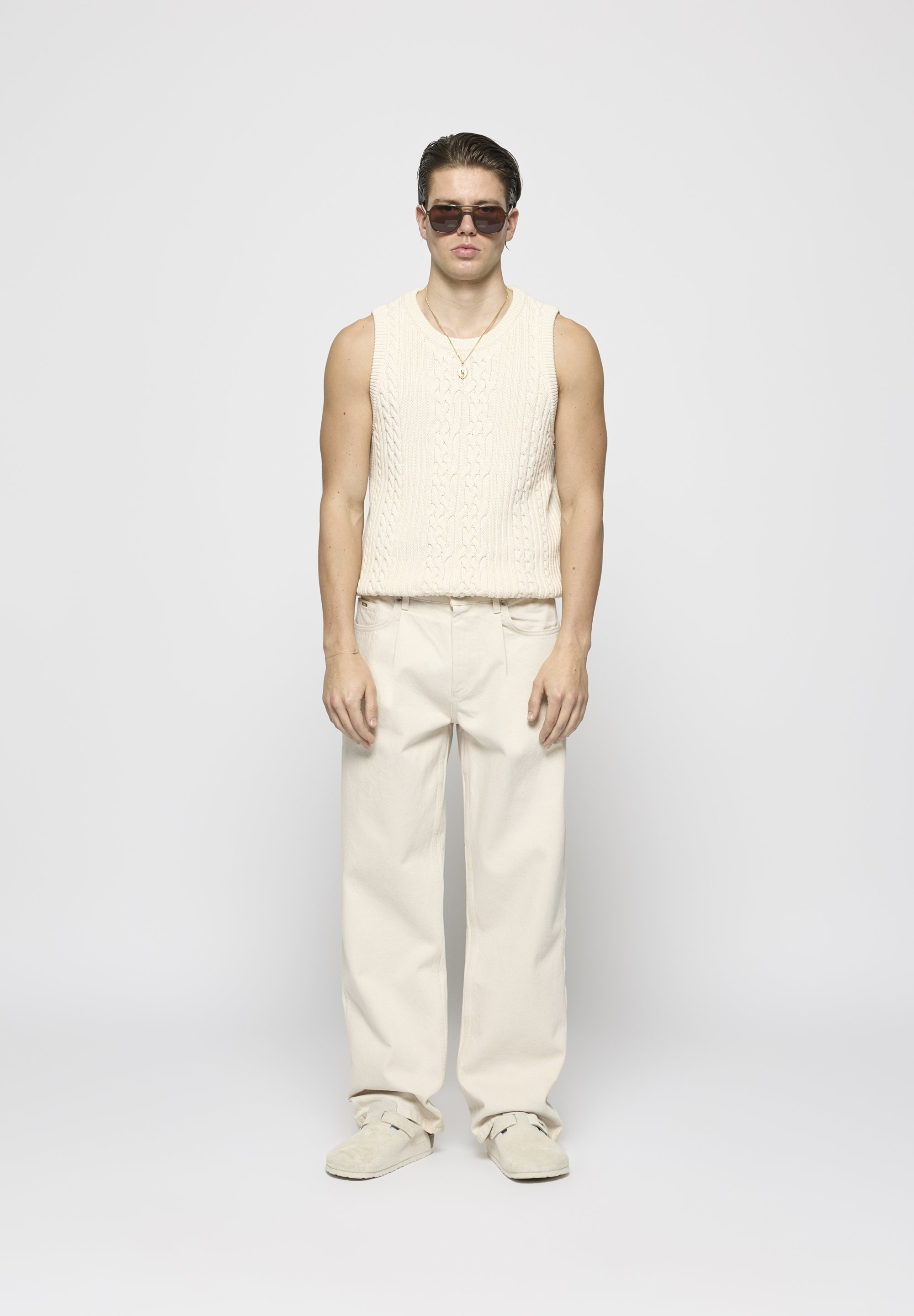 EIGHTYFIVE GEPLOOIDE RELAXTE JEANS UNISEX - Relaxte pasvorm - ecru