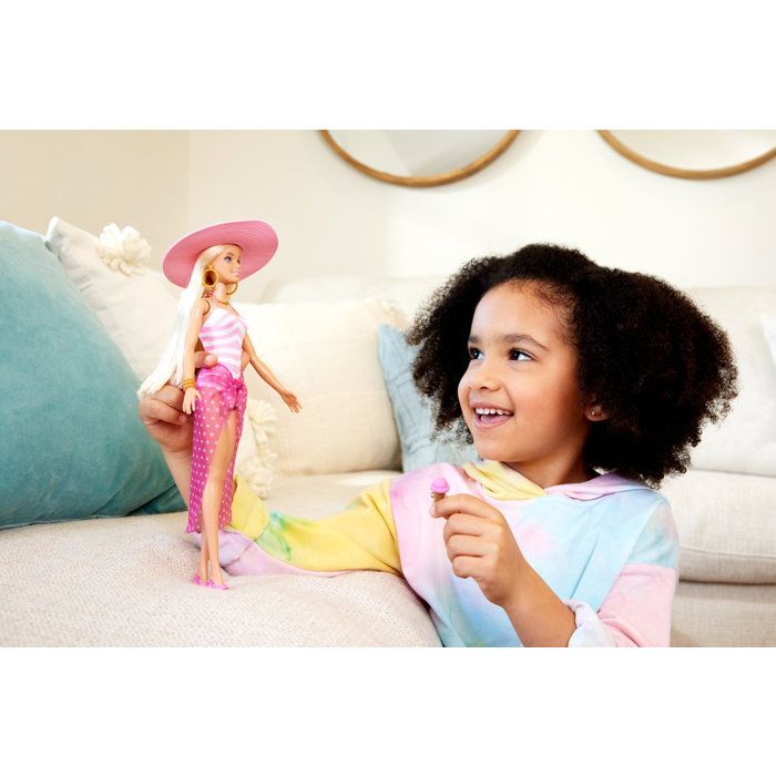 Barbie® - Barbie® Spiaggia - Bambola bionda in costume da bagno e accessori HPL73