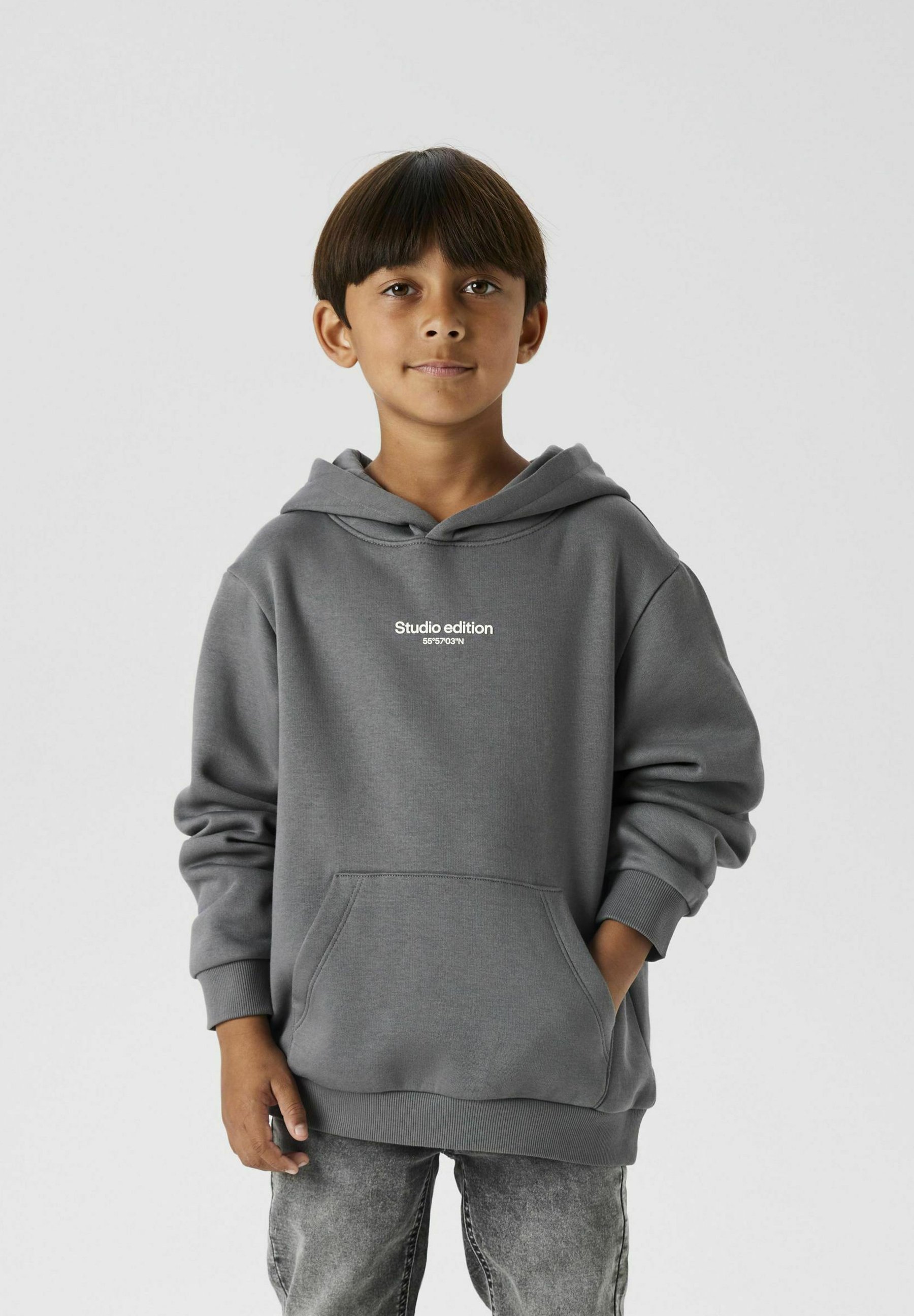 Noem het NKMBRODY - Hoodie - lava rook