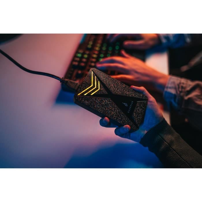 SSD SureFire para jogos, 1 TB, USB 3.2 e iluminação LED multicolorida.