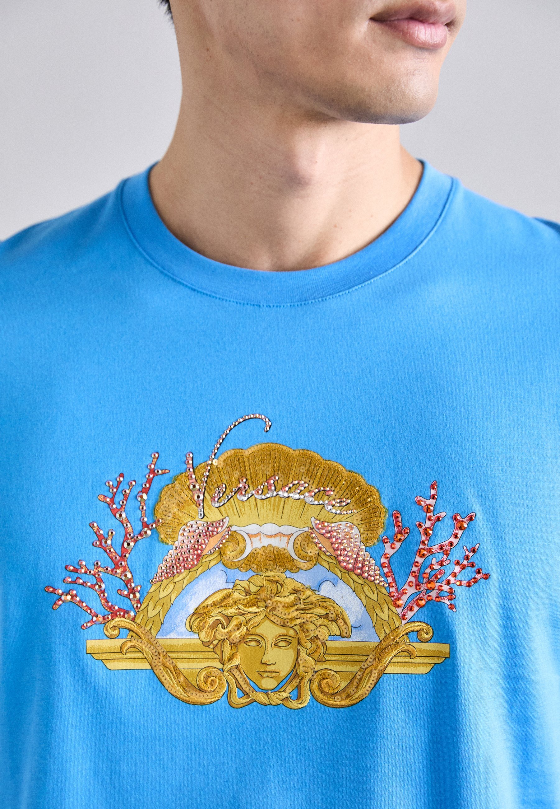 T-shirt imprimé Versace avec broderie thermocollante écusson Fontaine - bleu vif