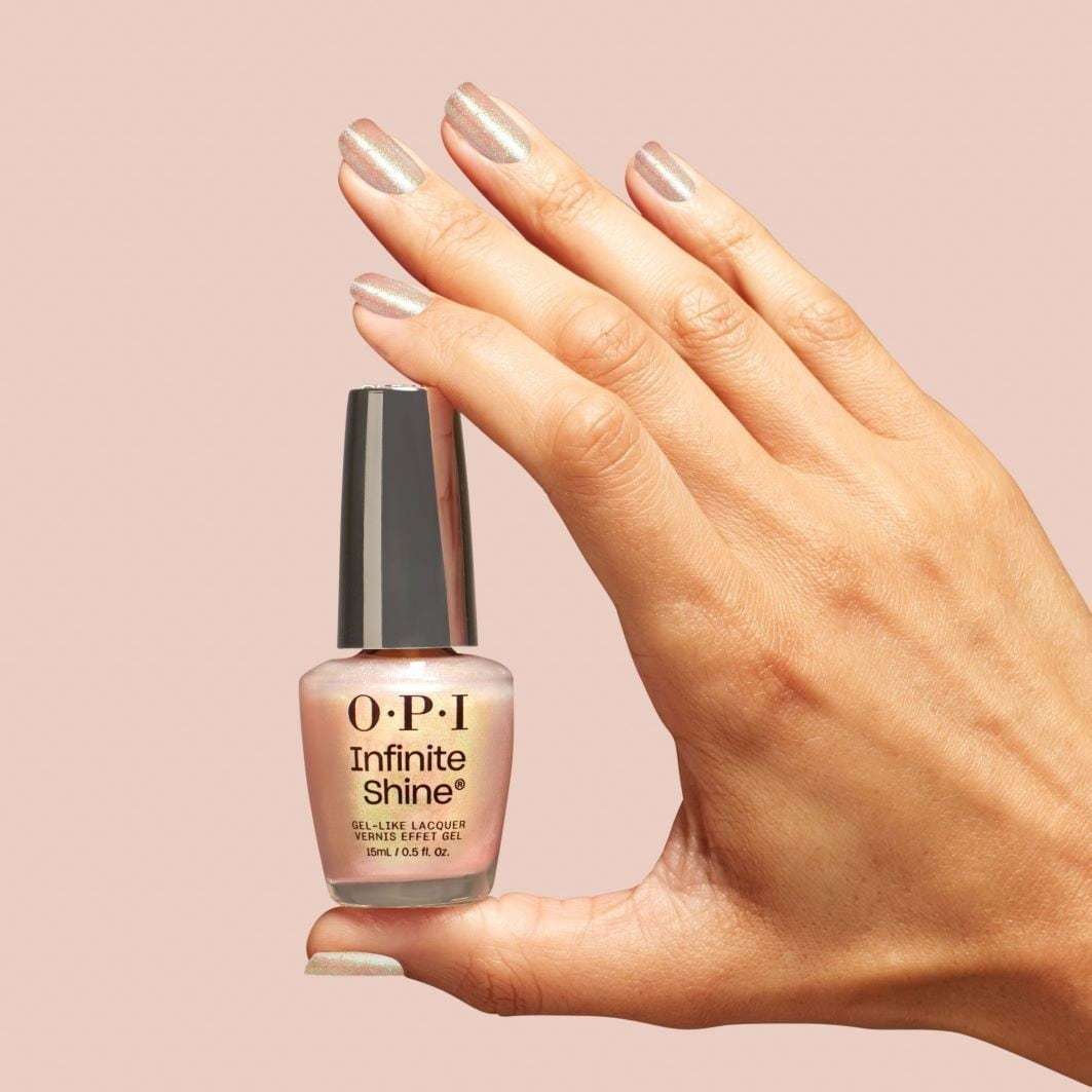 OPI nagų lakas „Infinite Shine Holiday 2025“ – „Good Enough To Treat“ – 15 ml