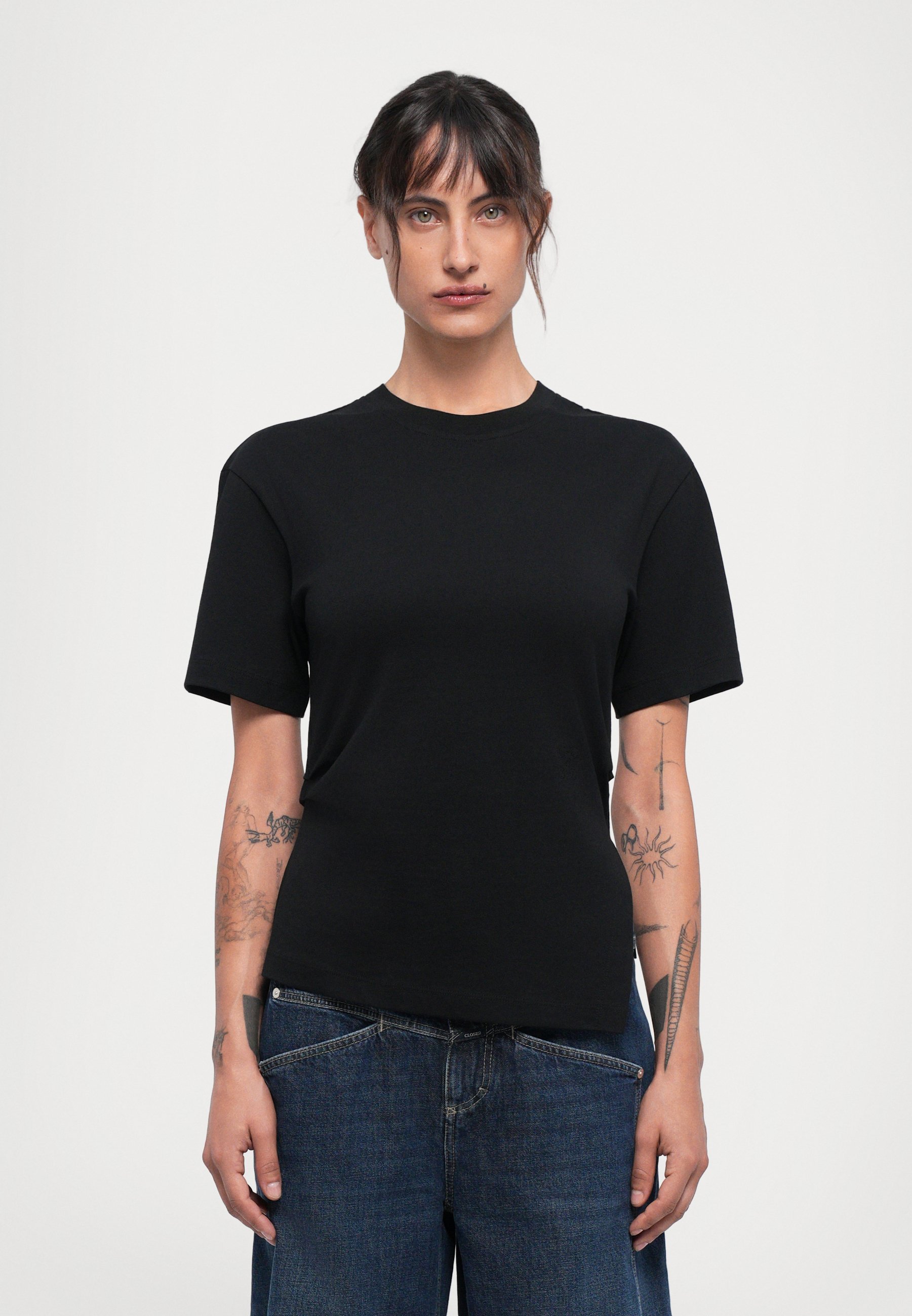 CHIUSO DRAPED - T-shirt basic - nero
