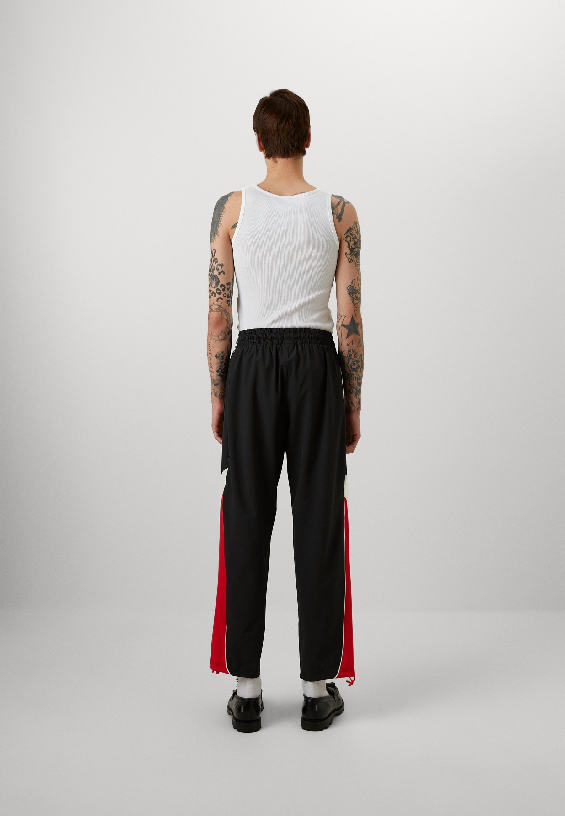 New Balance IN GAME TRACK PANT - Melegítőalsó - fekete