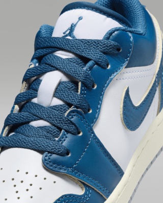 Air Jordan 1 Low SE Older Kids' Shoes