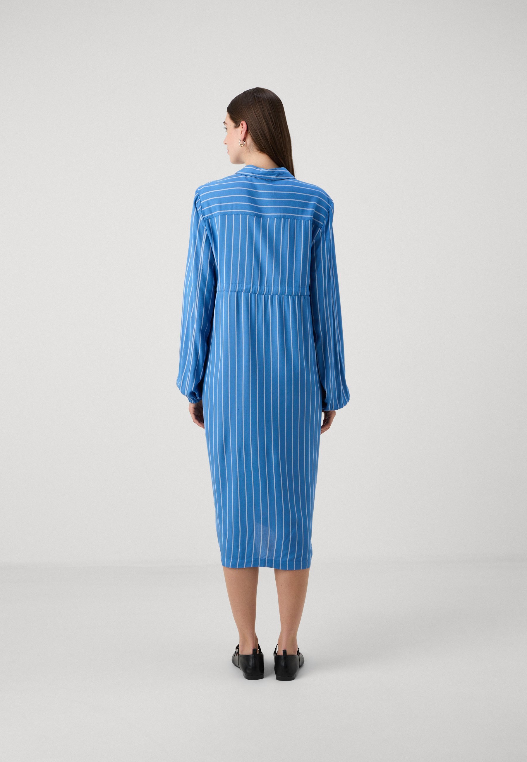 MAMALICIOUS MLIMAN LIA GESTREEPTE MIDI-JURK - Overhemdjurk - blauw jaspis/wit