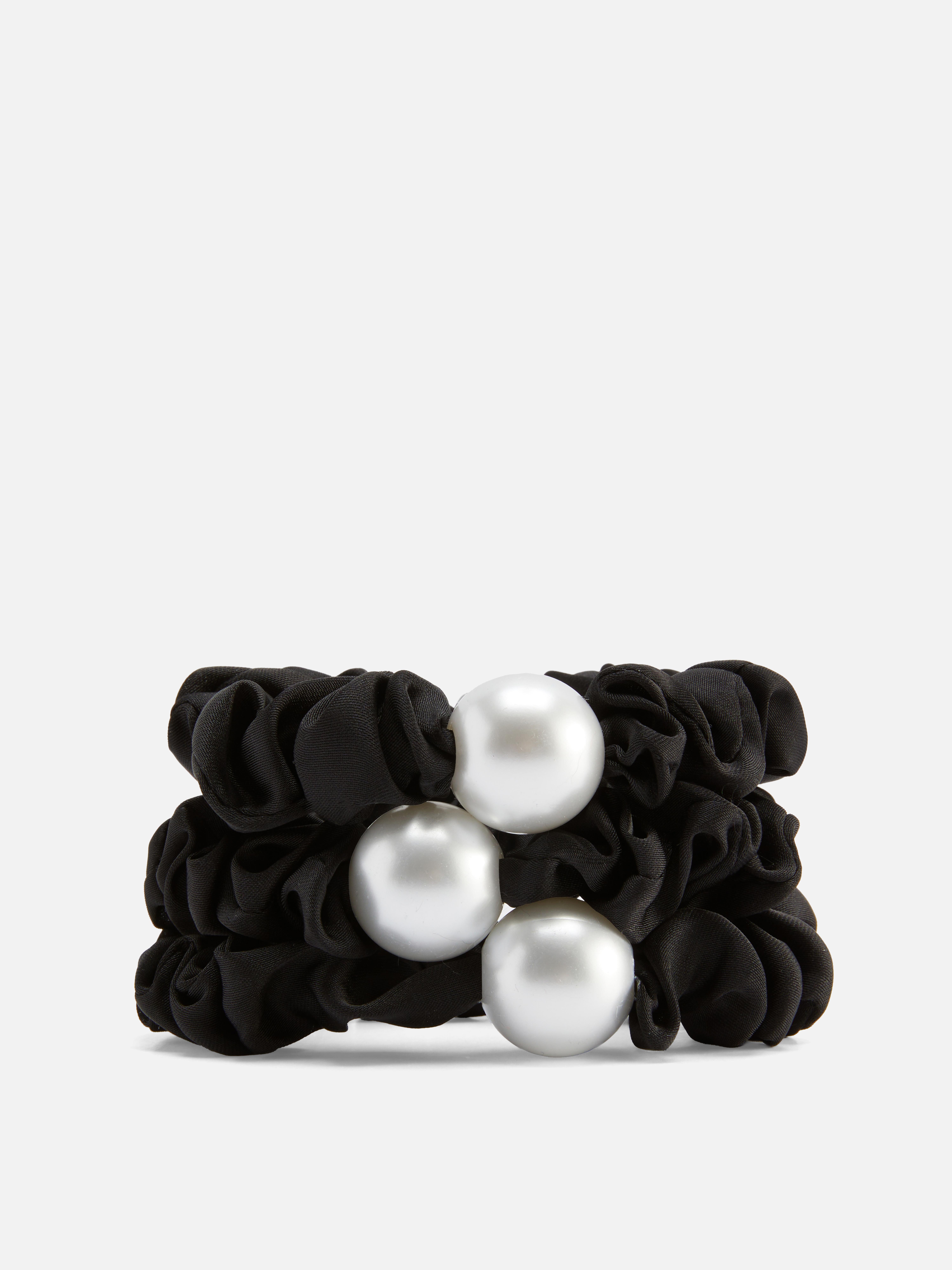 Elastice mici cu perle, set de 3. Trei elastice mici decorate cu imitație de perle.