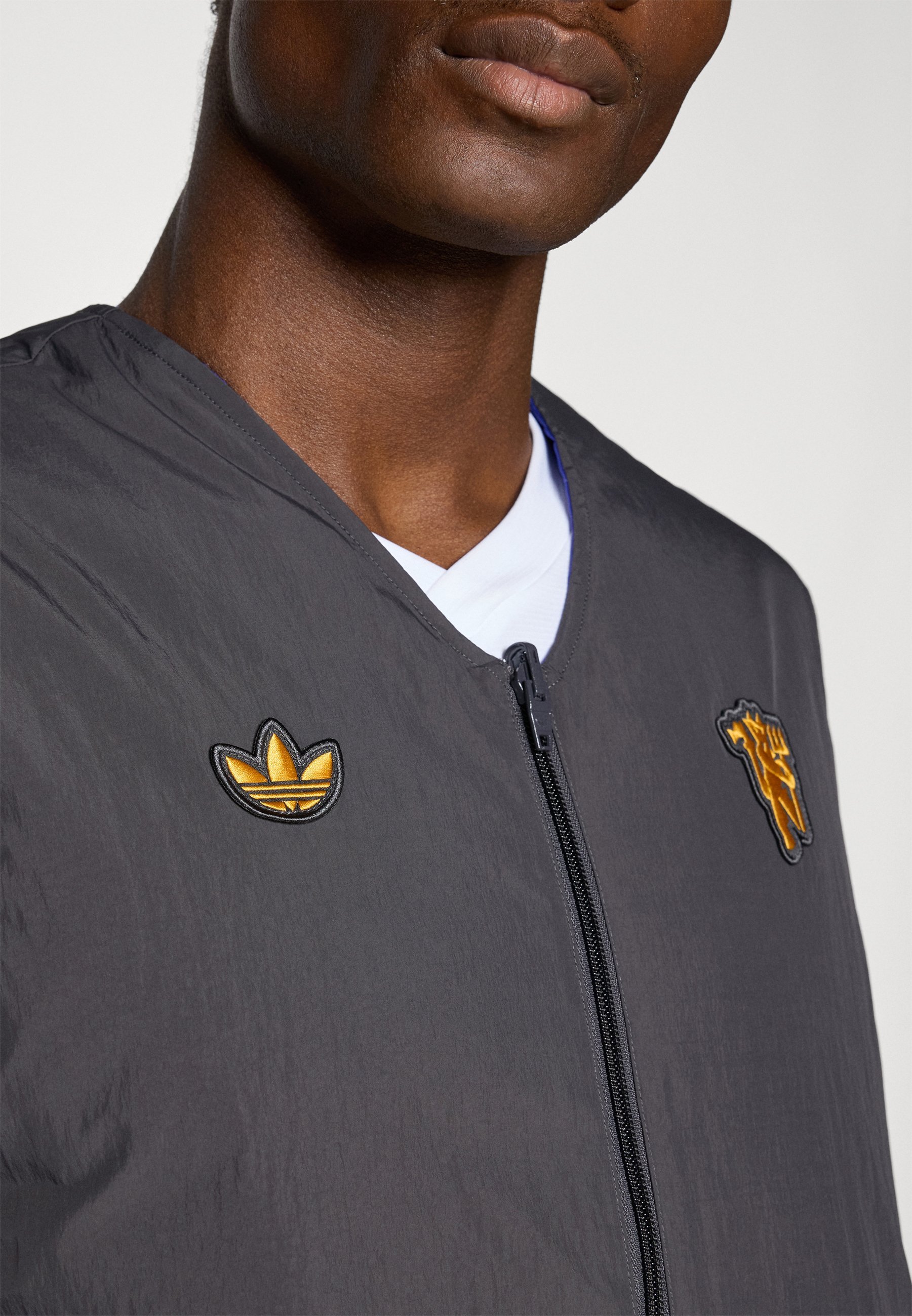 adidas Originals MANCHESTER UNITED ICON VEST - Vest - utility zwart/semi night flash