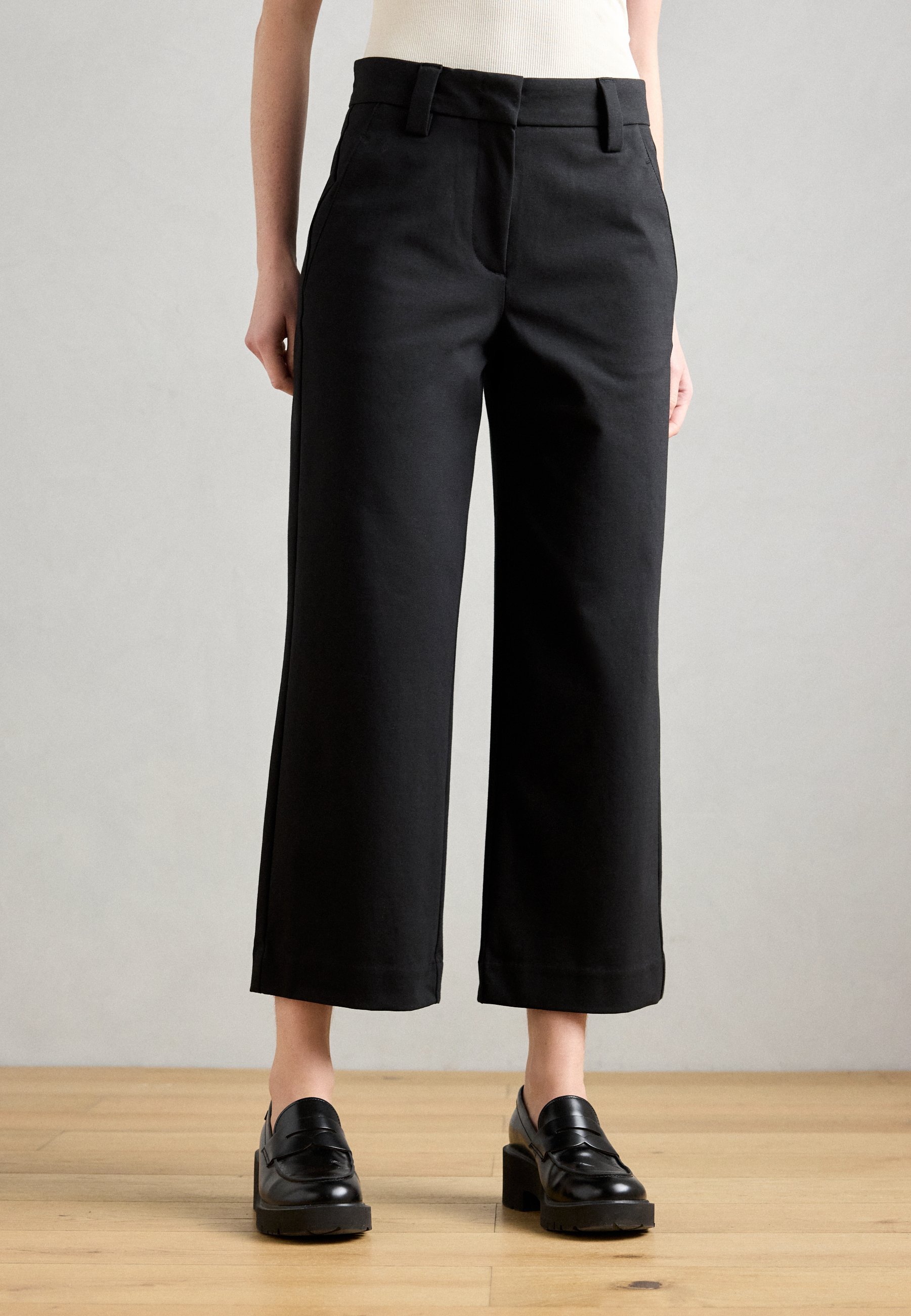 Pantaloni Marc O'Polo a vita media, gamba larga e lunghezza cropped - neri
