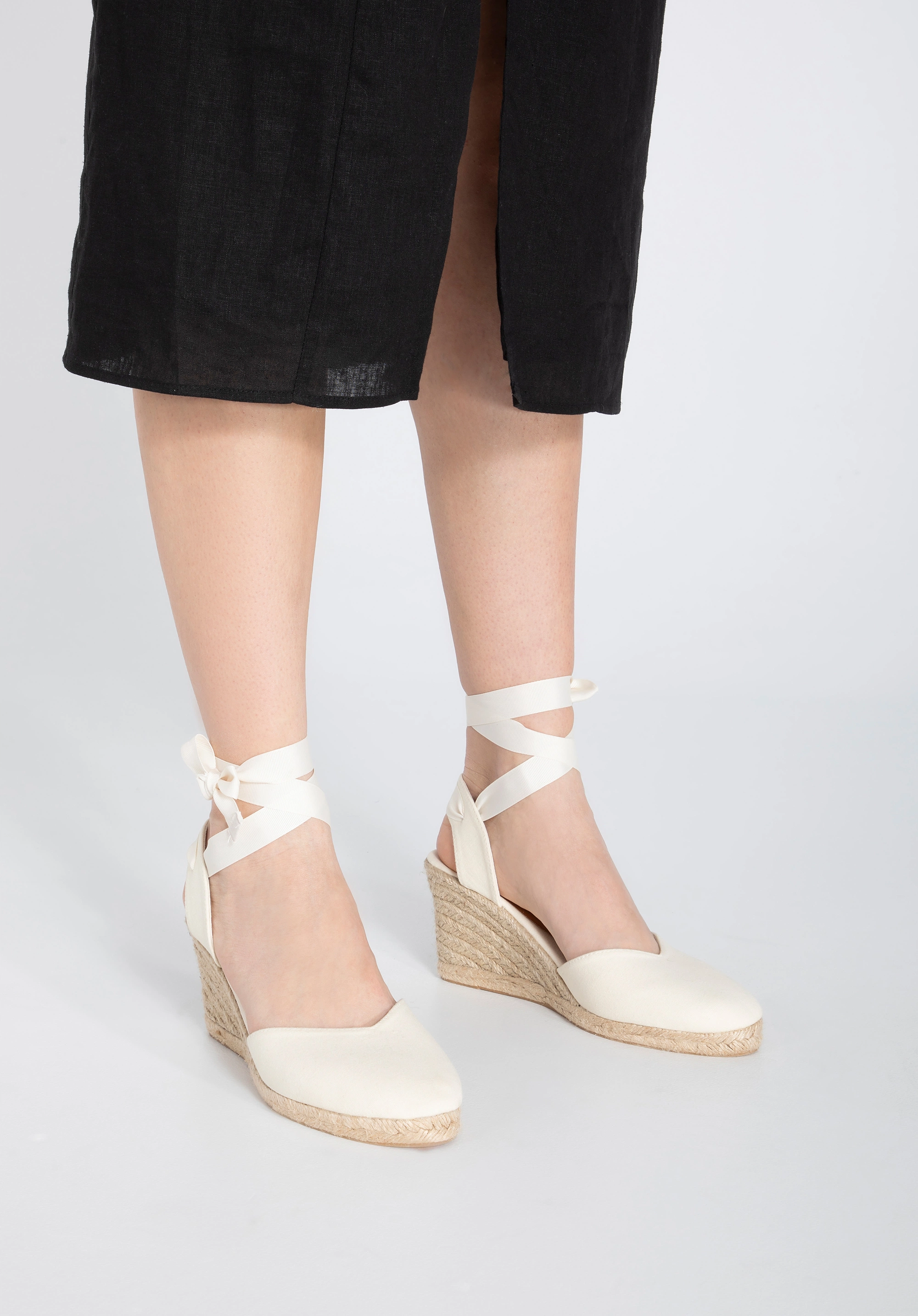 Damskie espadryle z wycięciem wiązaneKolor: kremowy