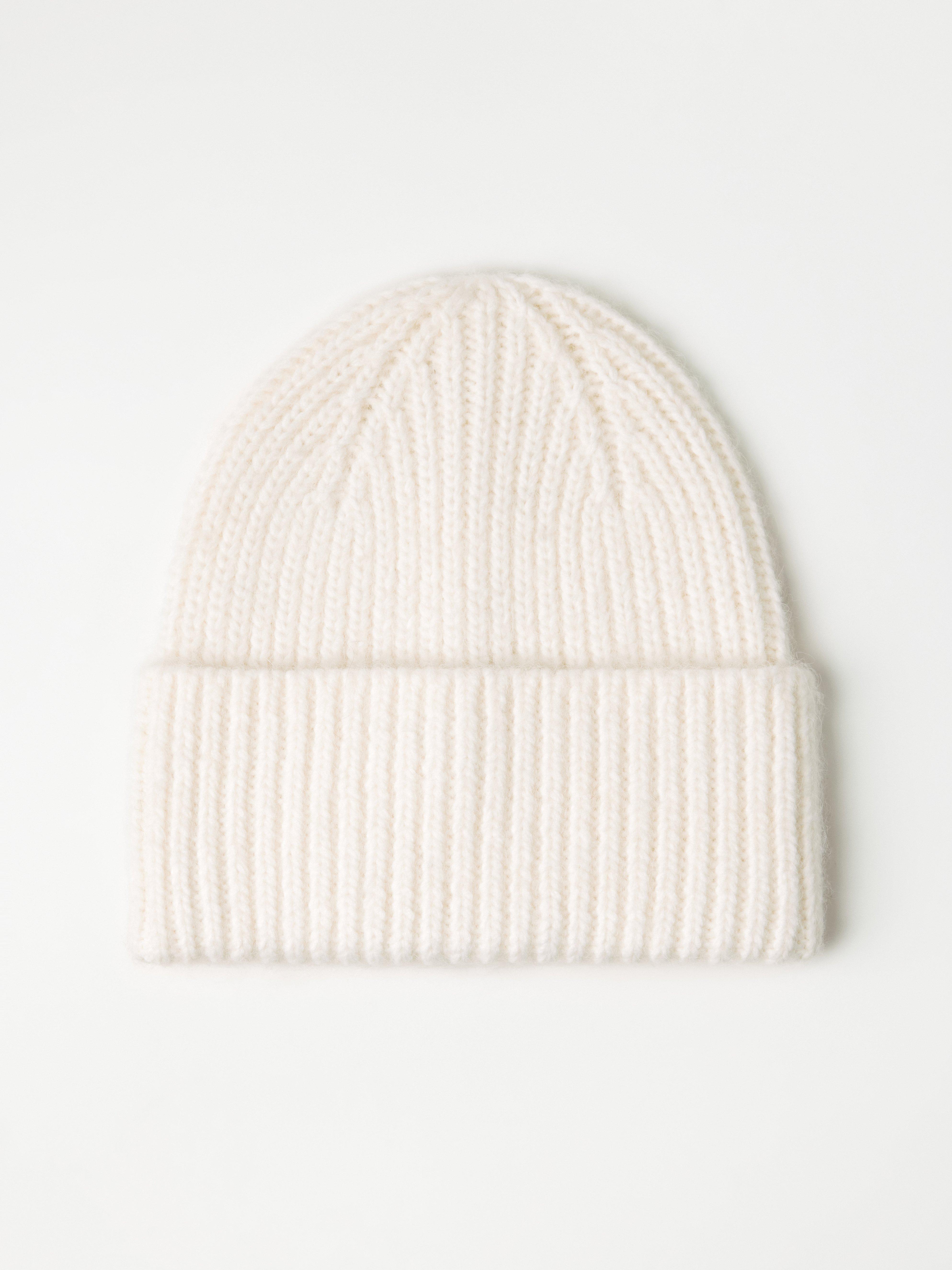 Čepice smetanově bílá