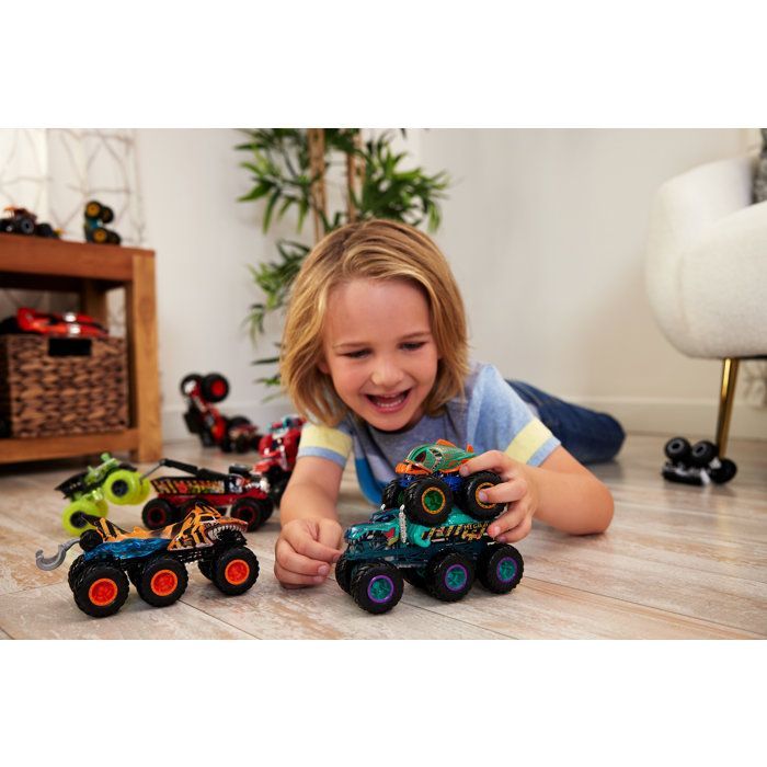 Auto - Hot Wheels - Monstertrucks - Assortiment 1/64 - Meerkleurig - 6 wielen