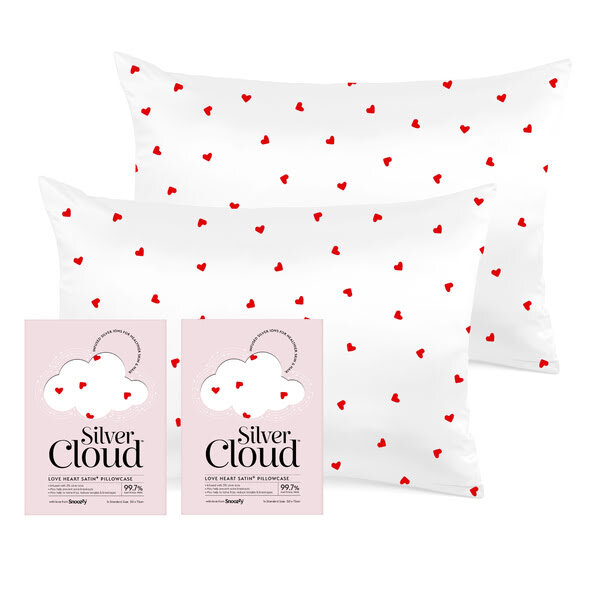 Dva komada satenske jastučnice s printom srca i srebrnim oblakom